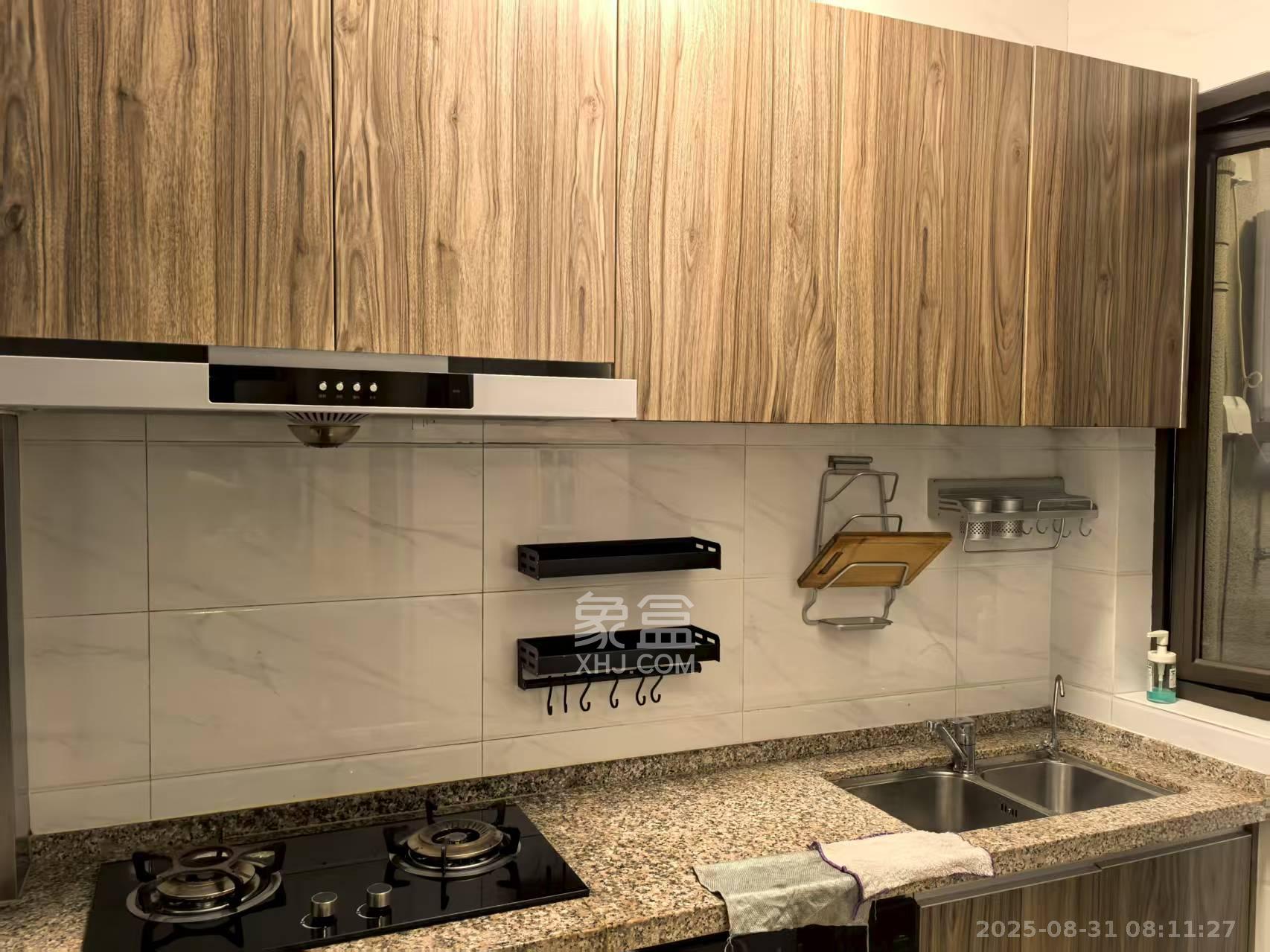 碧桂园公园壹号(凯怡茗苑)  3室2厅1卫    1800.0元/月 碧桂园公园壹号(凯怡茗苑)  3室2厅1卫    1800.0元/月室内图