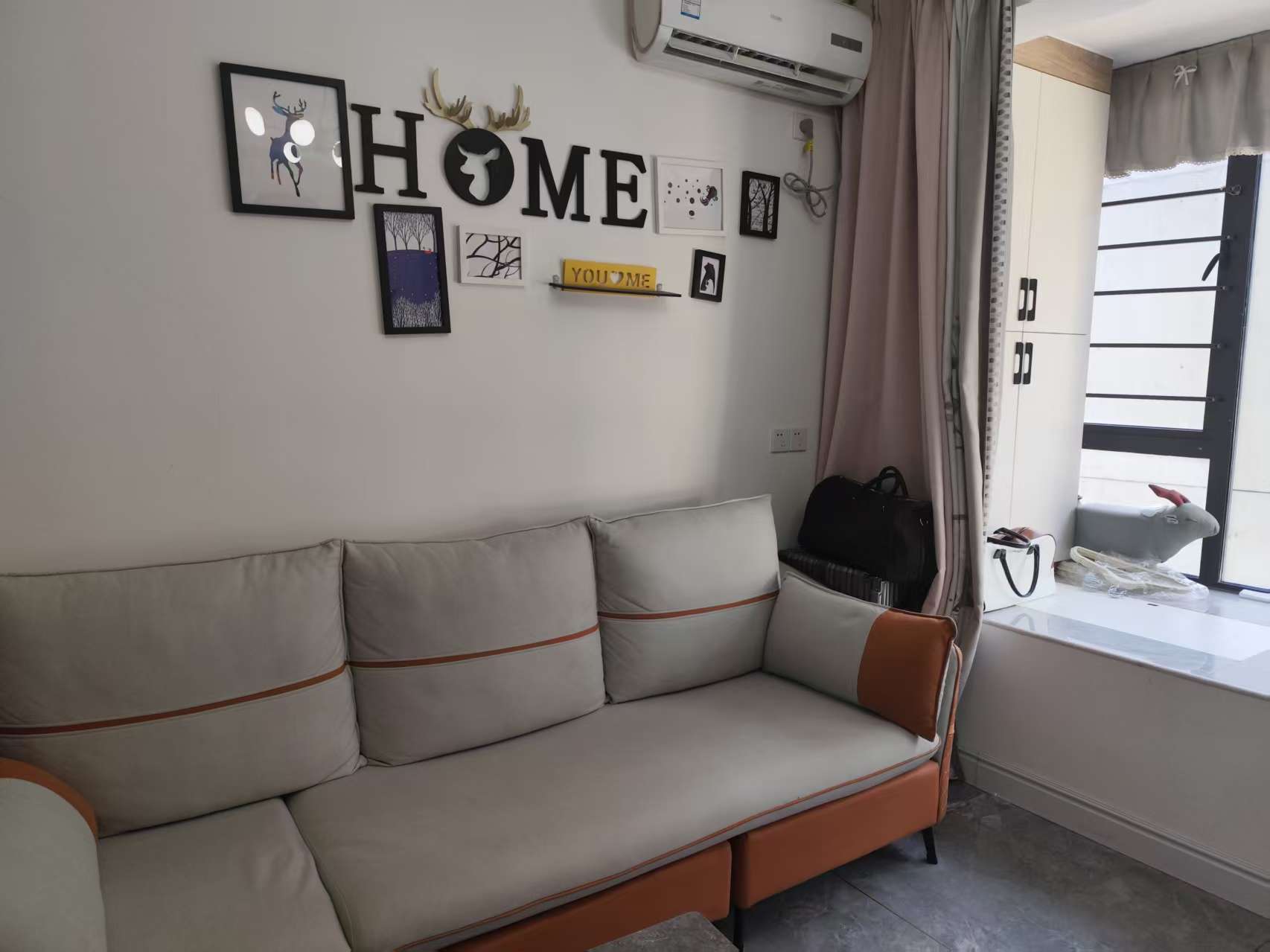 通达国际广场 1室1厅1卫 22.0万 通达国际广场 1室1厅1卫 22.0万客厅