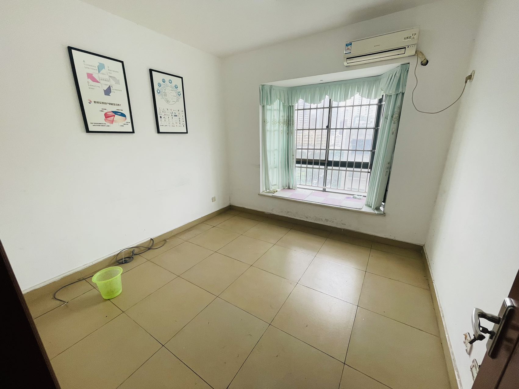 金海广场 4室2厅2卫 3300.0元/月 金海广场 4室2厅2卫 3300.0元/月室内图