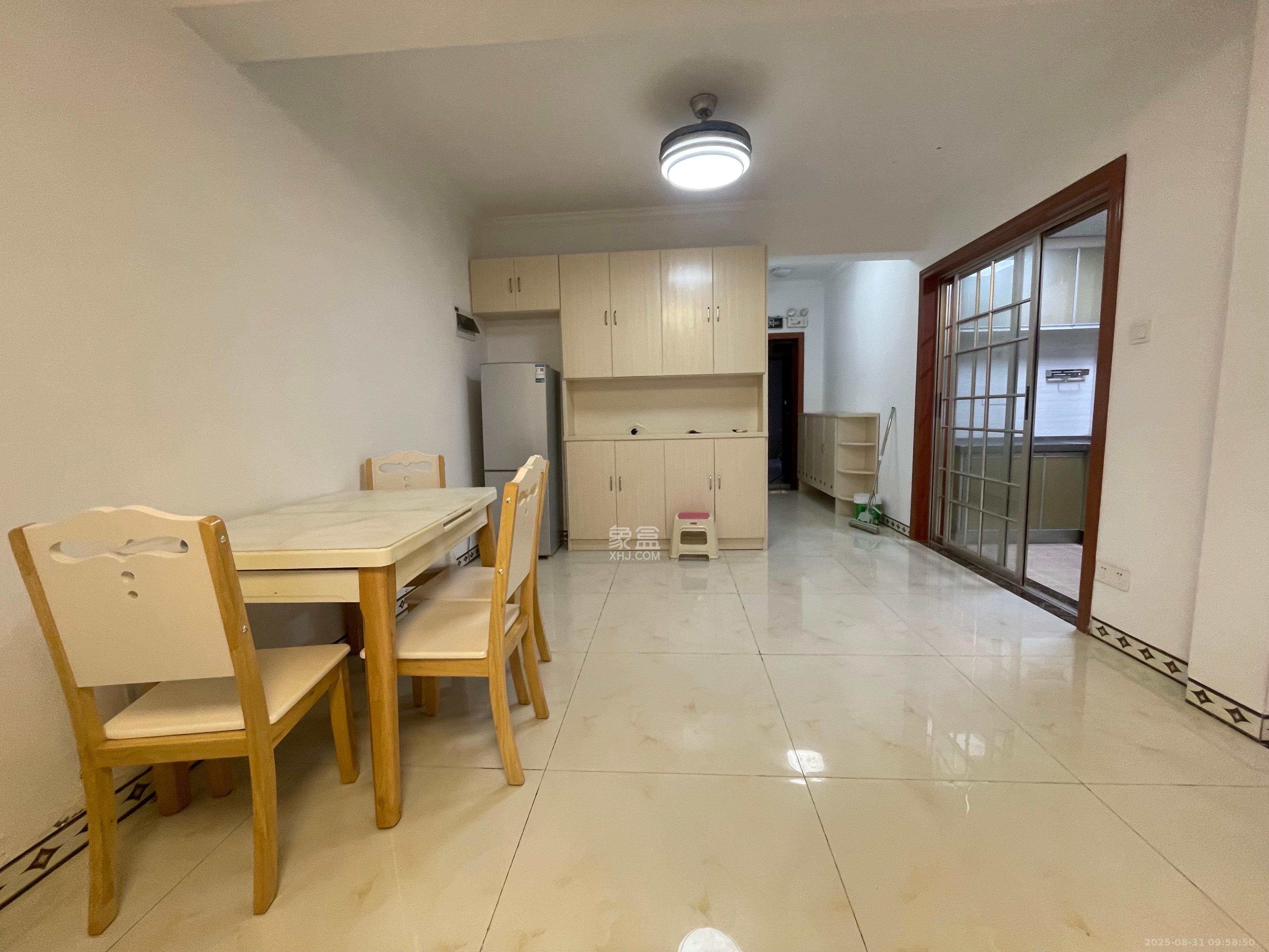 岳华新苑  2室2厅1卫   2000.00元/月室内图1