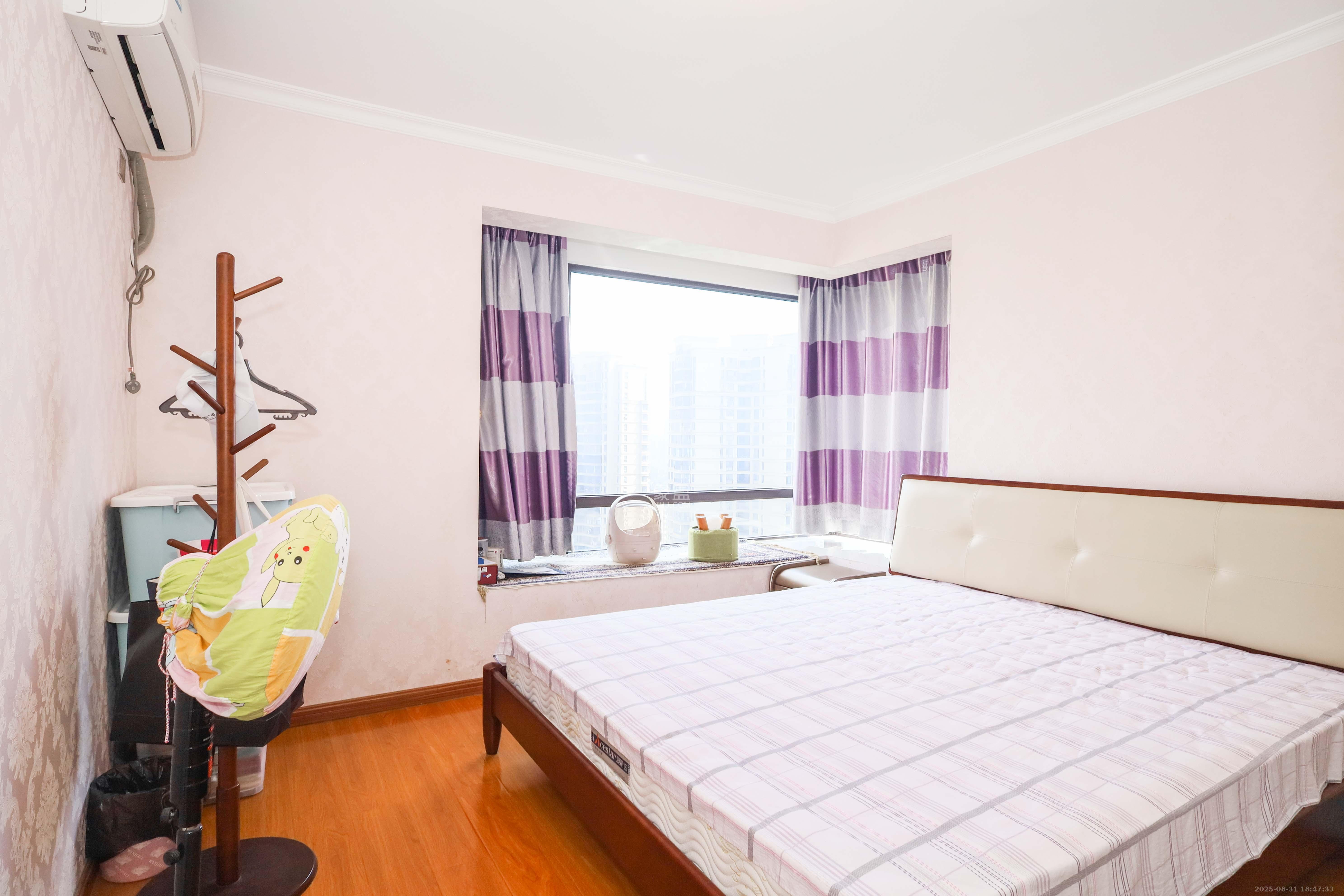 保利麓谷林语E区  3室2厅2卫    105.0万 保利麓谷林语E区  3室2厅2卫    105.0万卧室