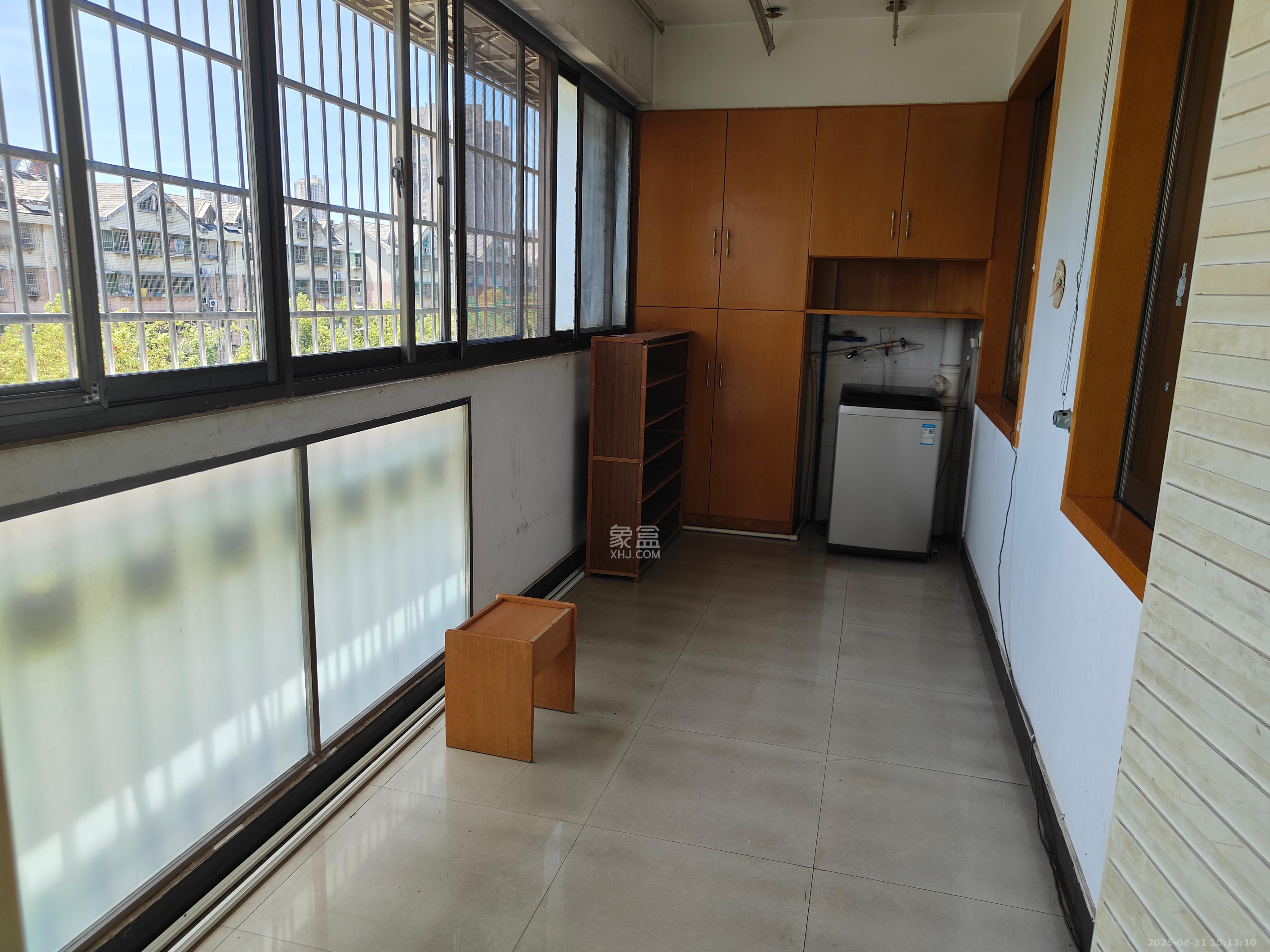 芙蓉公寓  3室2厅2卫   2500.00元/月室内图