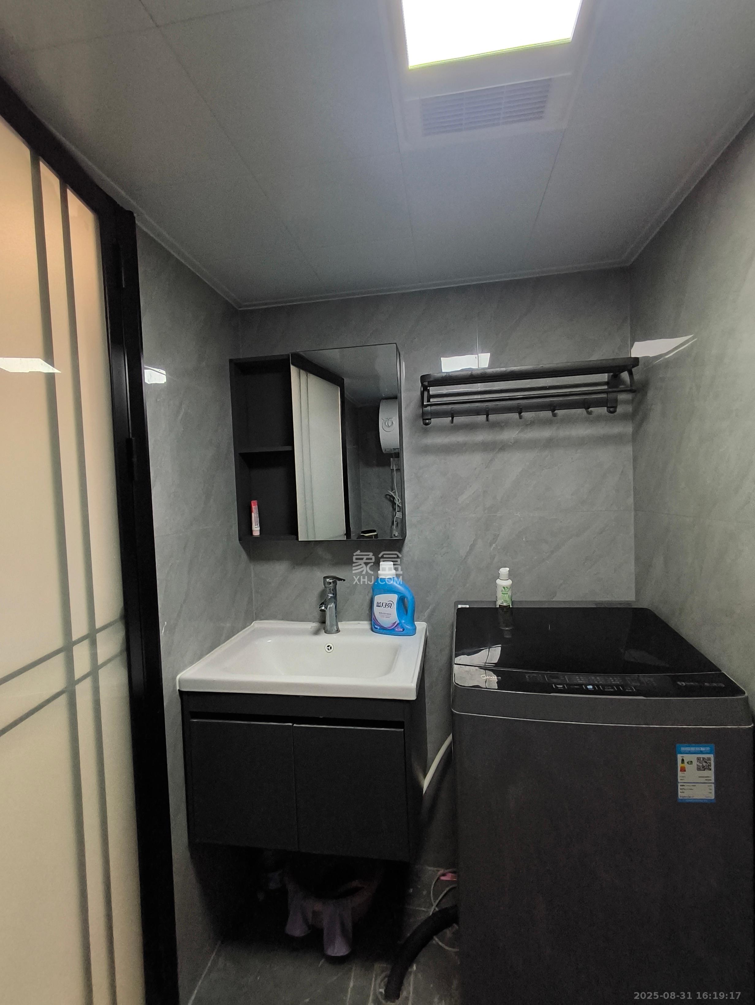 清控湖山雅居北区 1室1厅1卫 1300.0元/月 清控湖山雅居北区 1室1厅1卫 1300.0元/月室内图