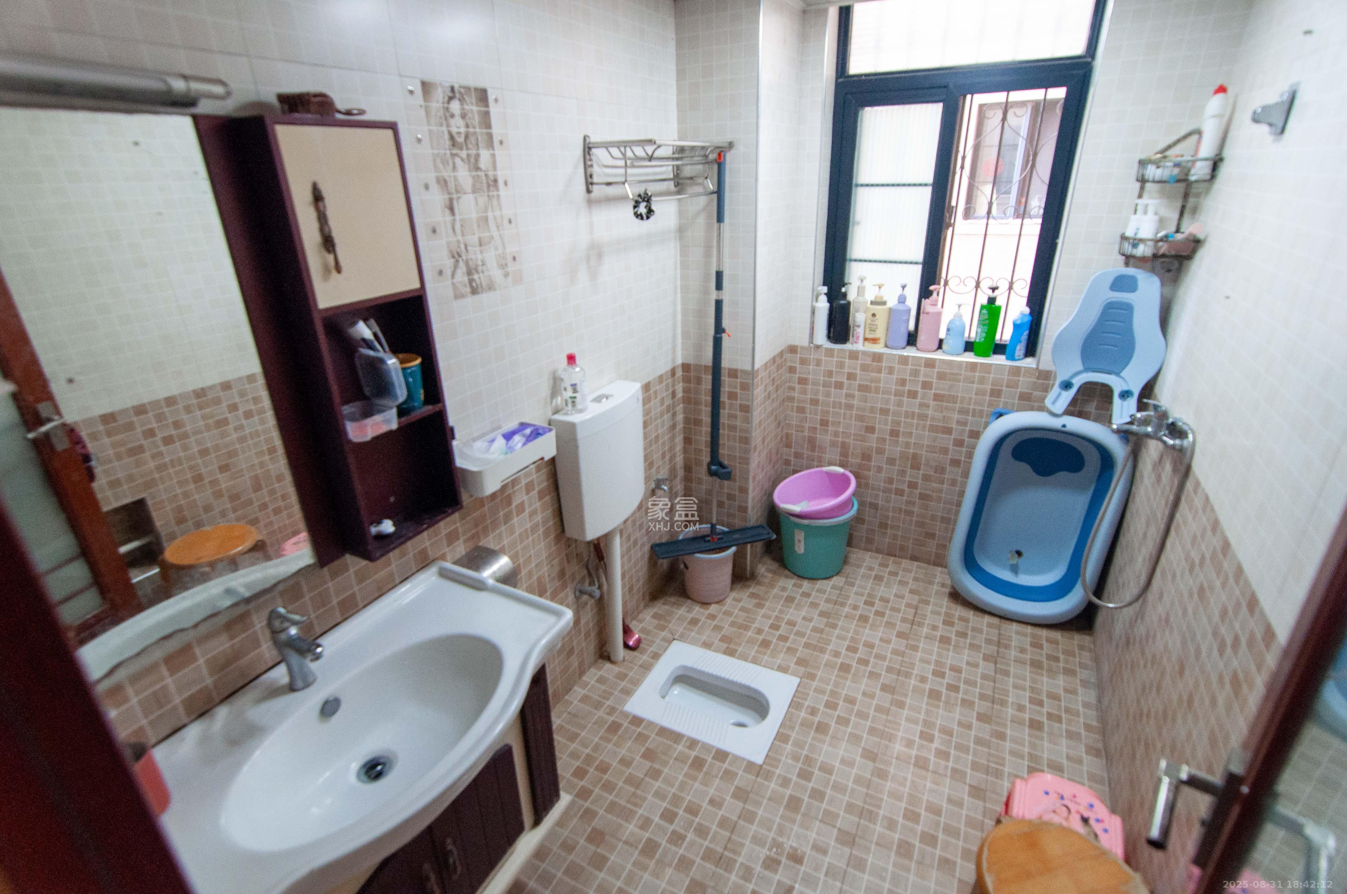 沁园春御院  3室2厅2卫    135.0万卫生间