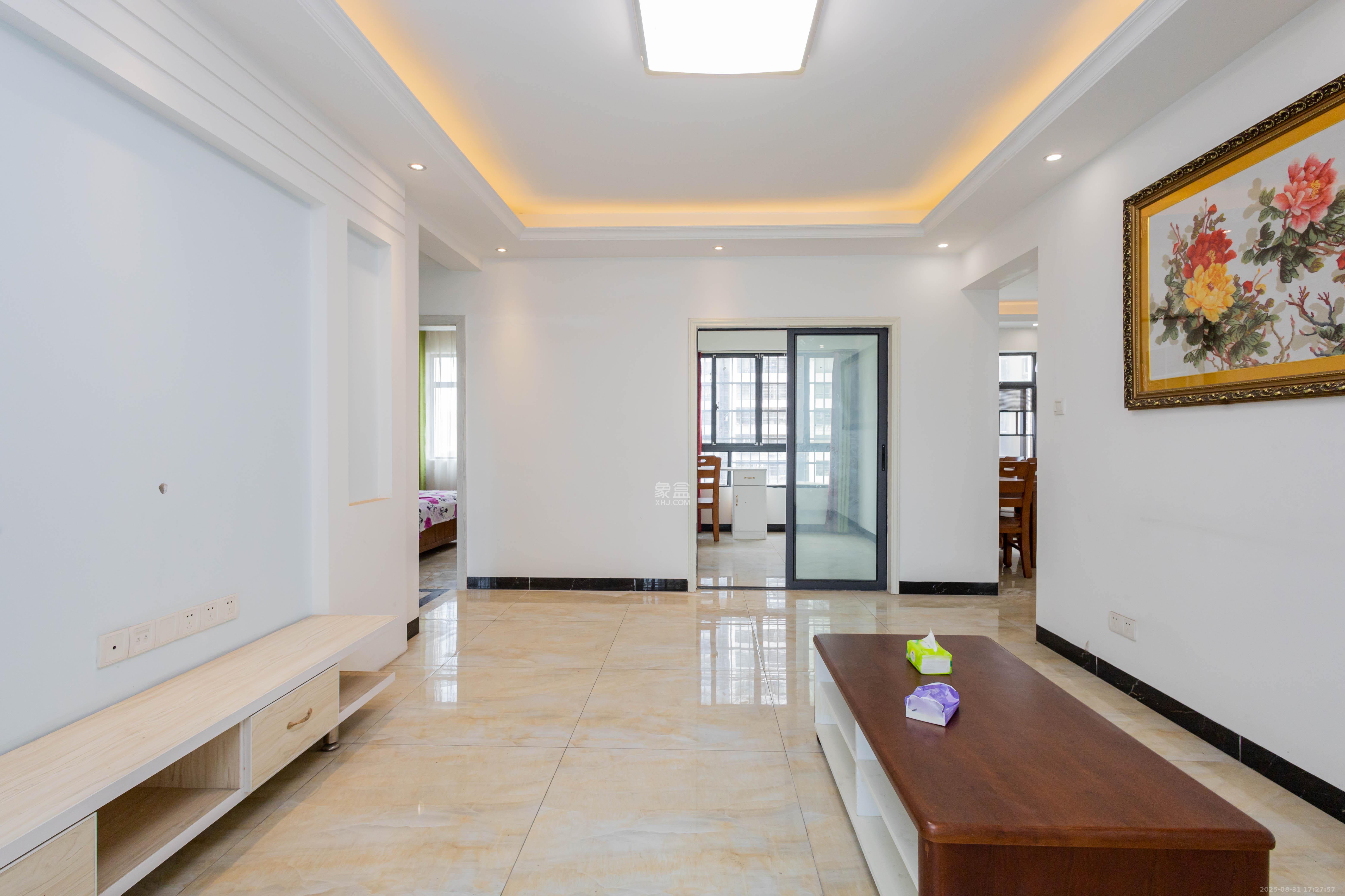 中国铁建国际城二期 3室2厅1卫 62.8万 中国铁建国际城二期 3室2厅1卫 62.8万客厅