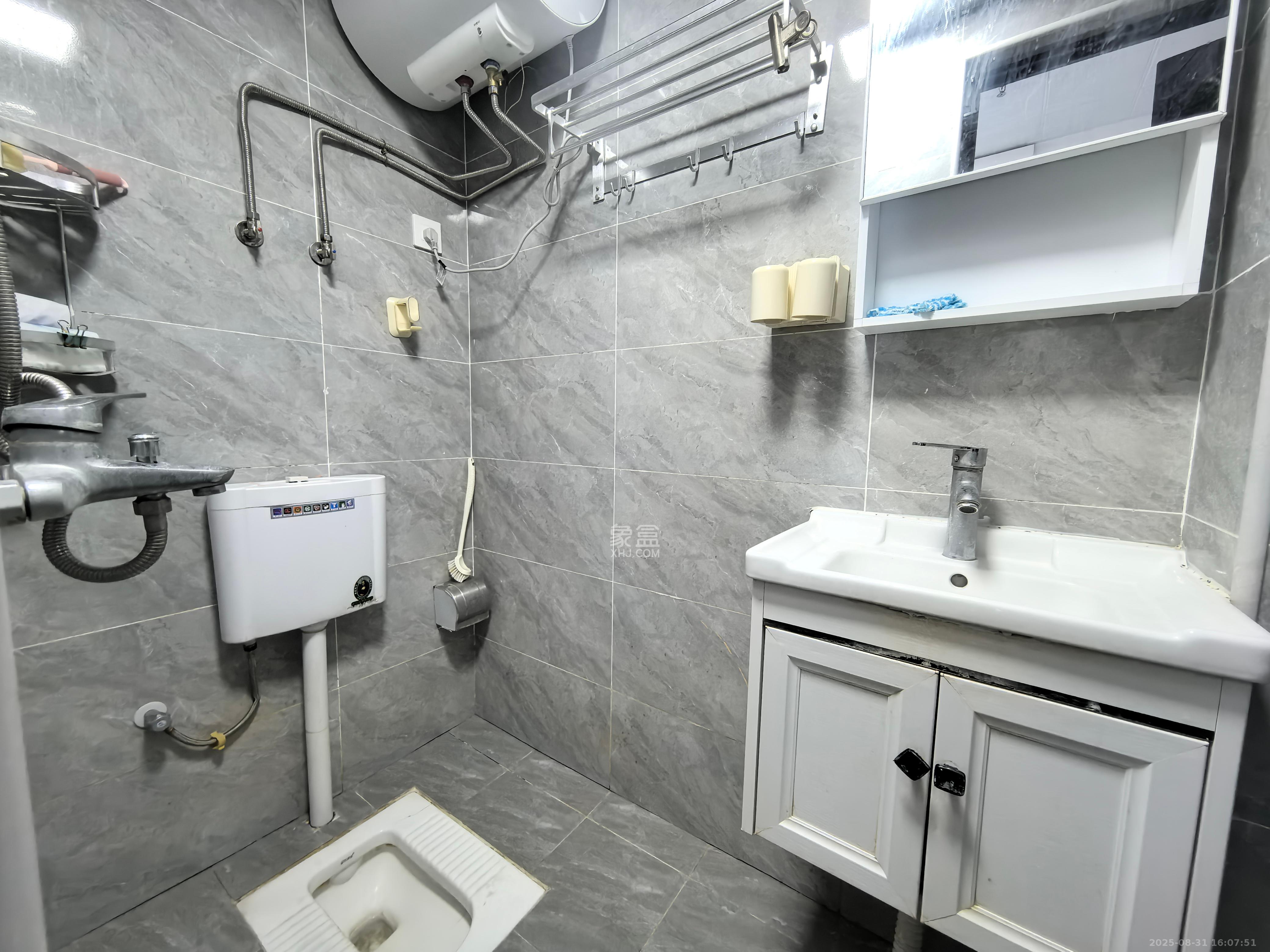 保利麓谷林语I区  1室1厅1卫    1500.0元/月 保利麓谷林语I区  1室1厅1卫    1500.0元/月室内图