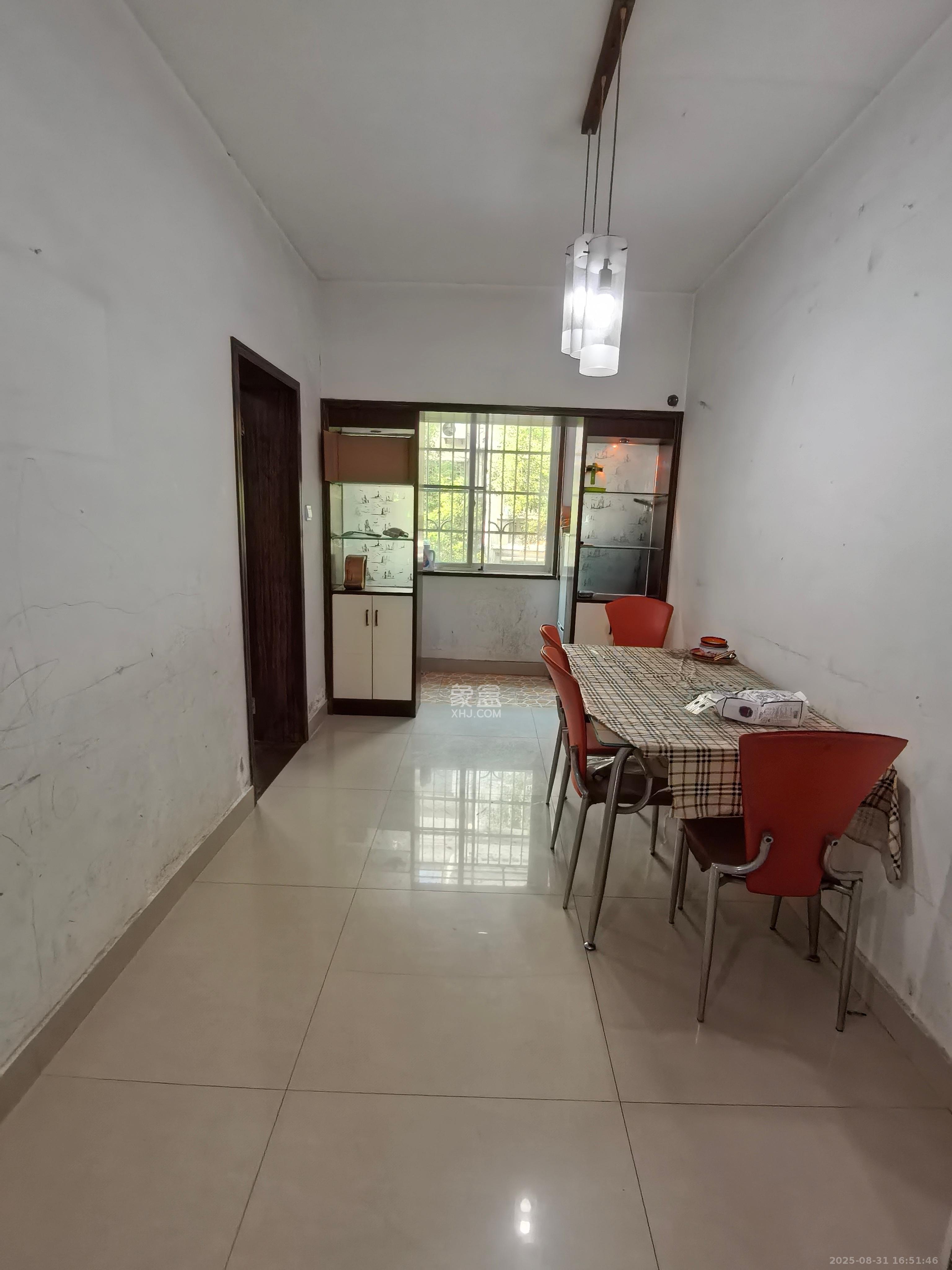 中南汽车世界 2室2厅1卫 1200.0元/月 中南汽车世界 2室2厅1卫 1200.0元/月室内图