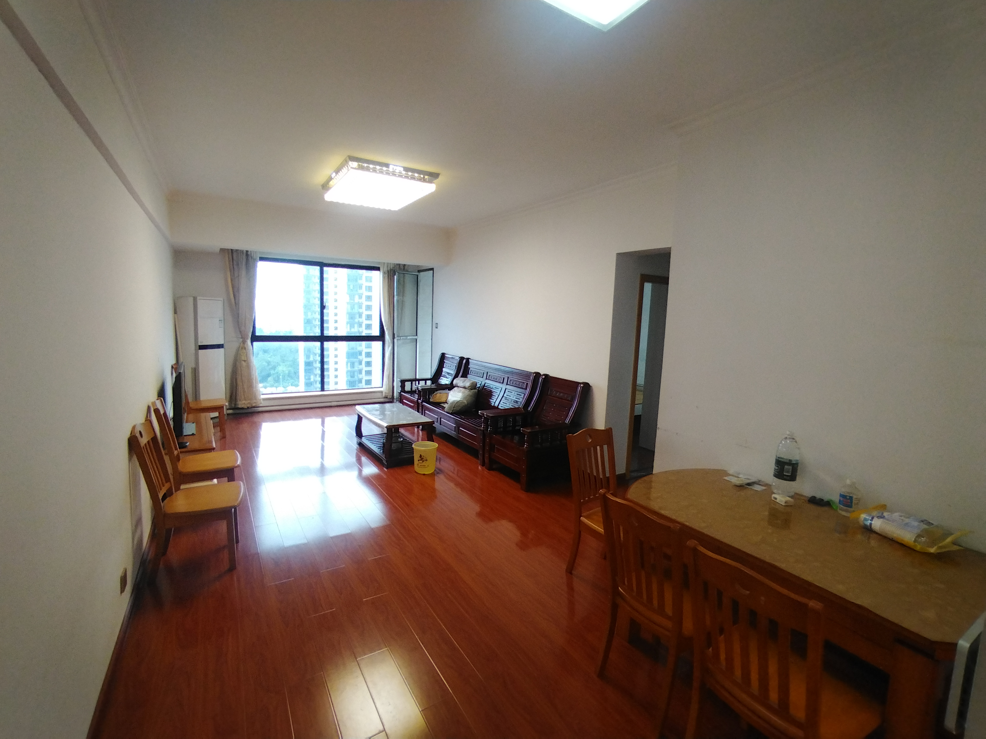 铂金汉宫 3室2厅1卫 1580.0元/月 铂金汉宫 3室2厅1卫 1580.0元/月室内图