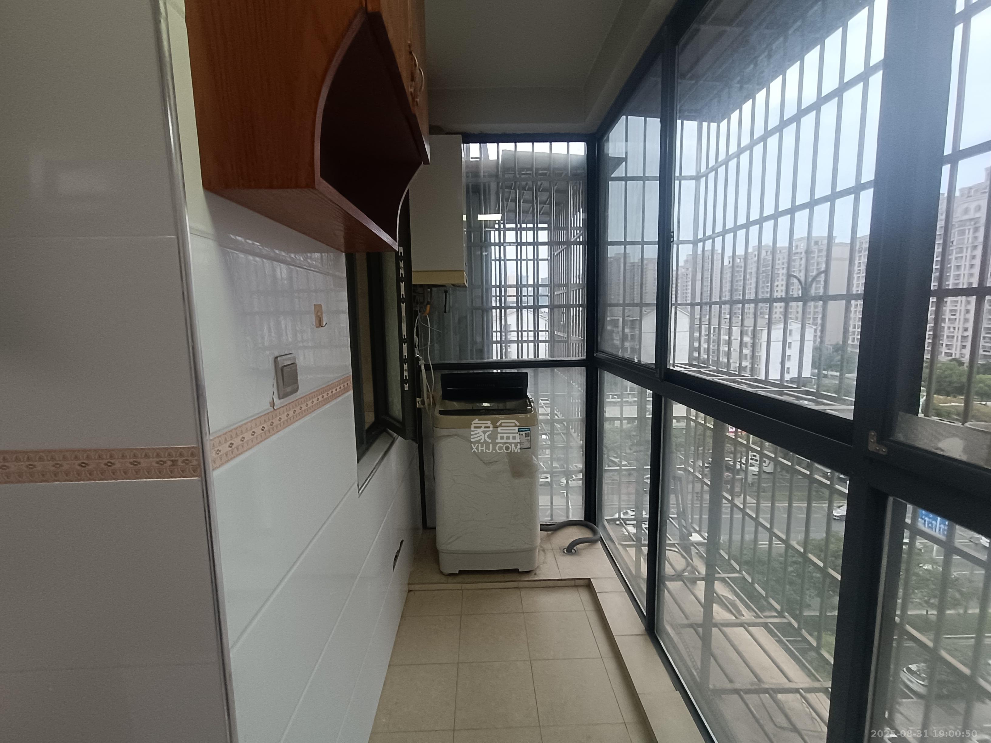 茶山馨苑  3室2厅2卫   2800.00元/月室内图
