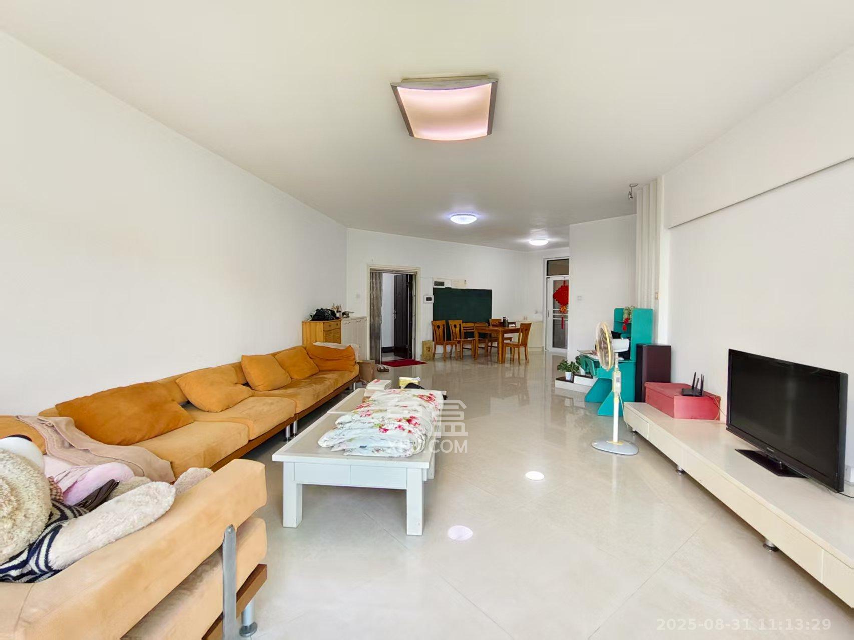 龙柏小区  4室2厅2卫    3600.0元/月室内图