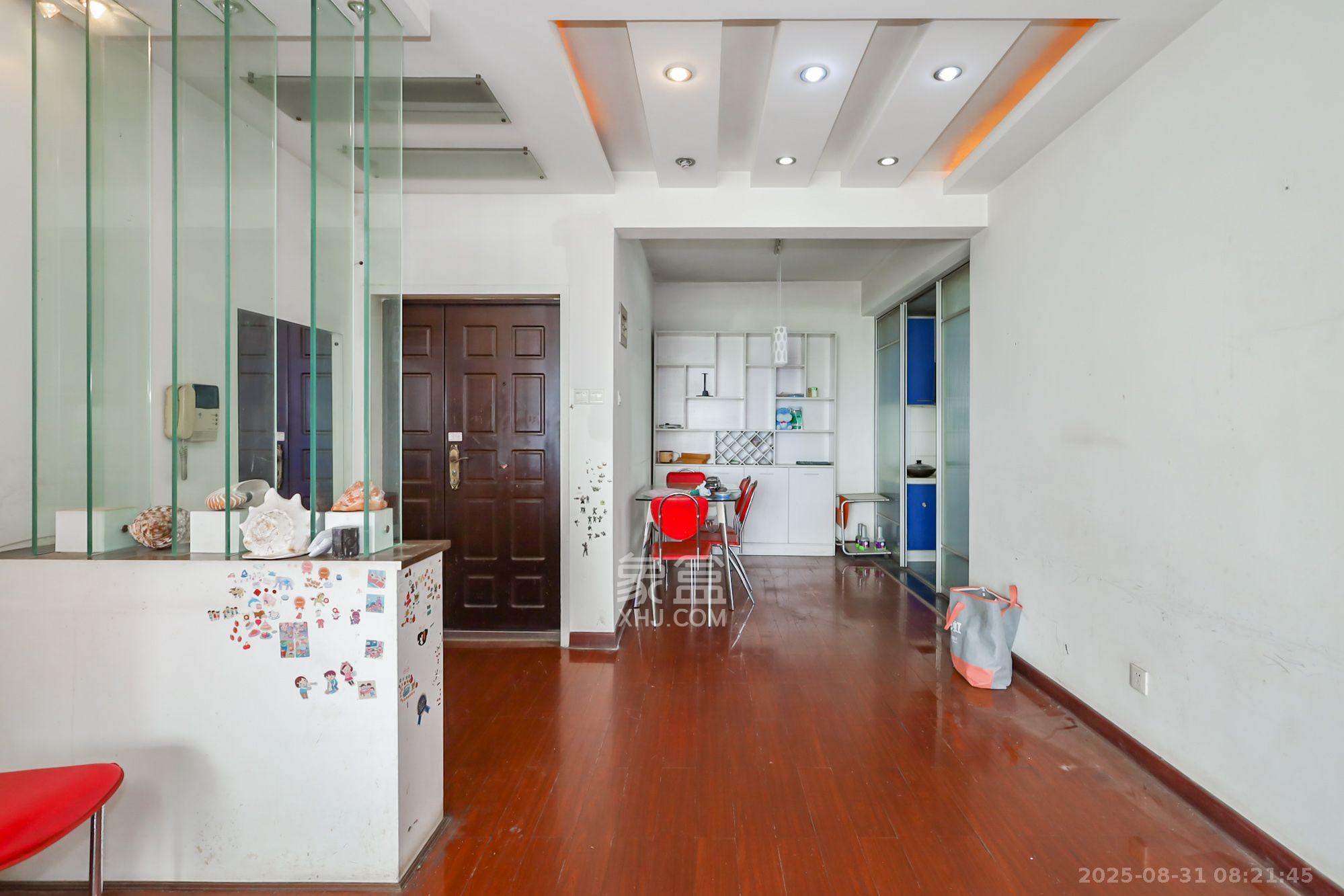 沁园春  3室2厅2卫    3200.0元/月室内图