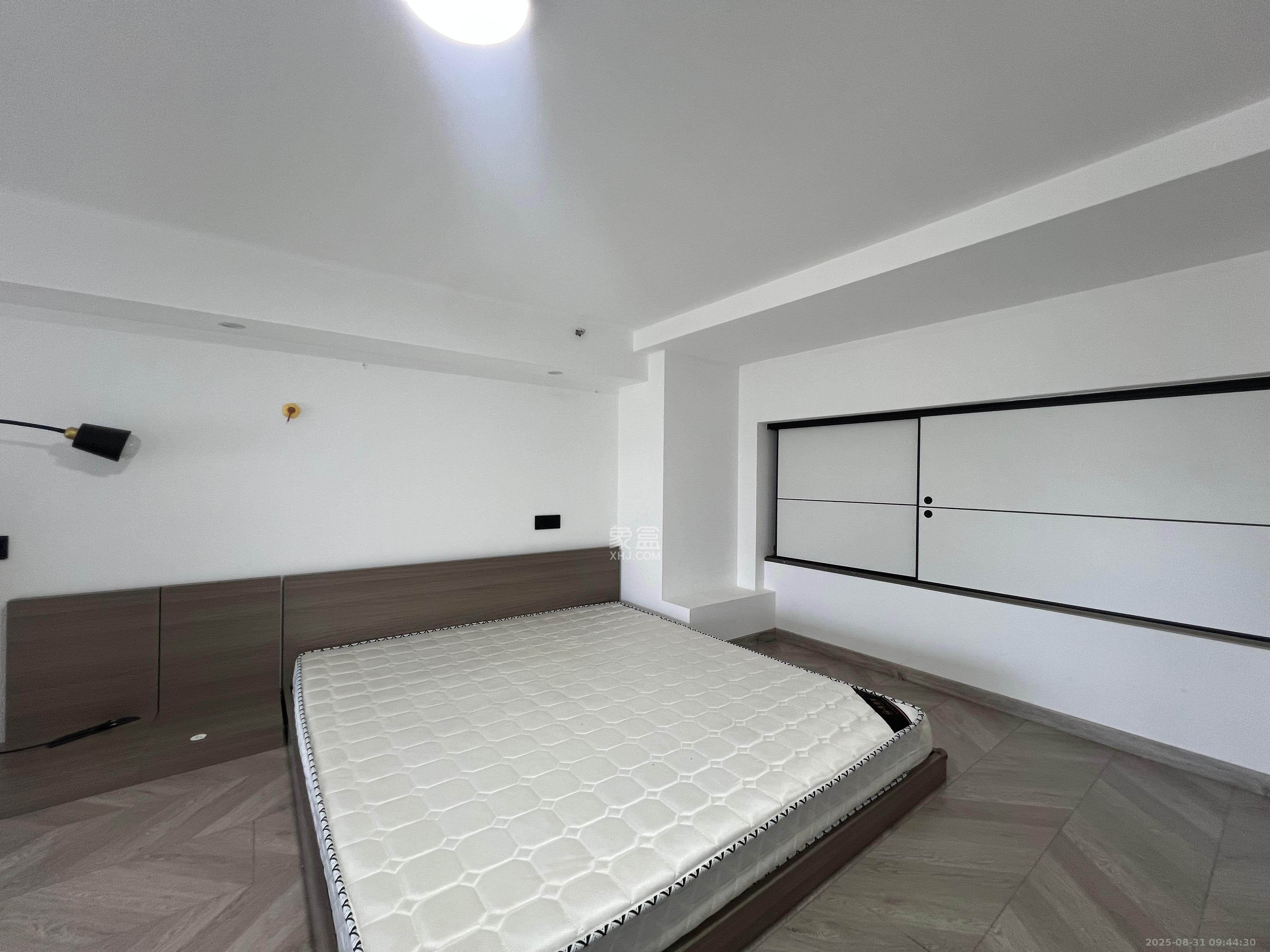 藏珑湖上公馆  1室1厅1卫    2700.0元/月室内图