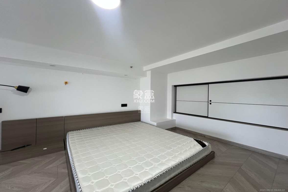 藏珑湖上公馆  1室1厅1卫    2700.0元/月 藏珑湖上公馆  1室1厅1卫    2700.0元/月室内图