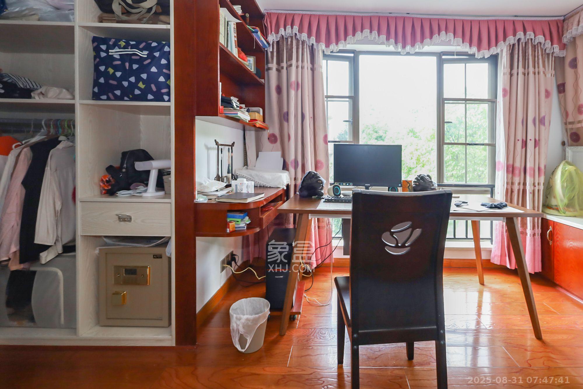 卓越蔚蓝海岸二期  4室2厅2卫    4800.0元/月室内图