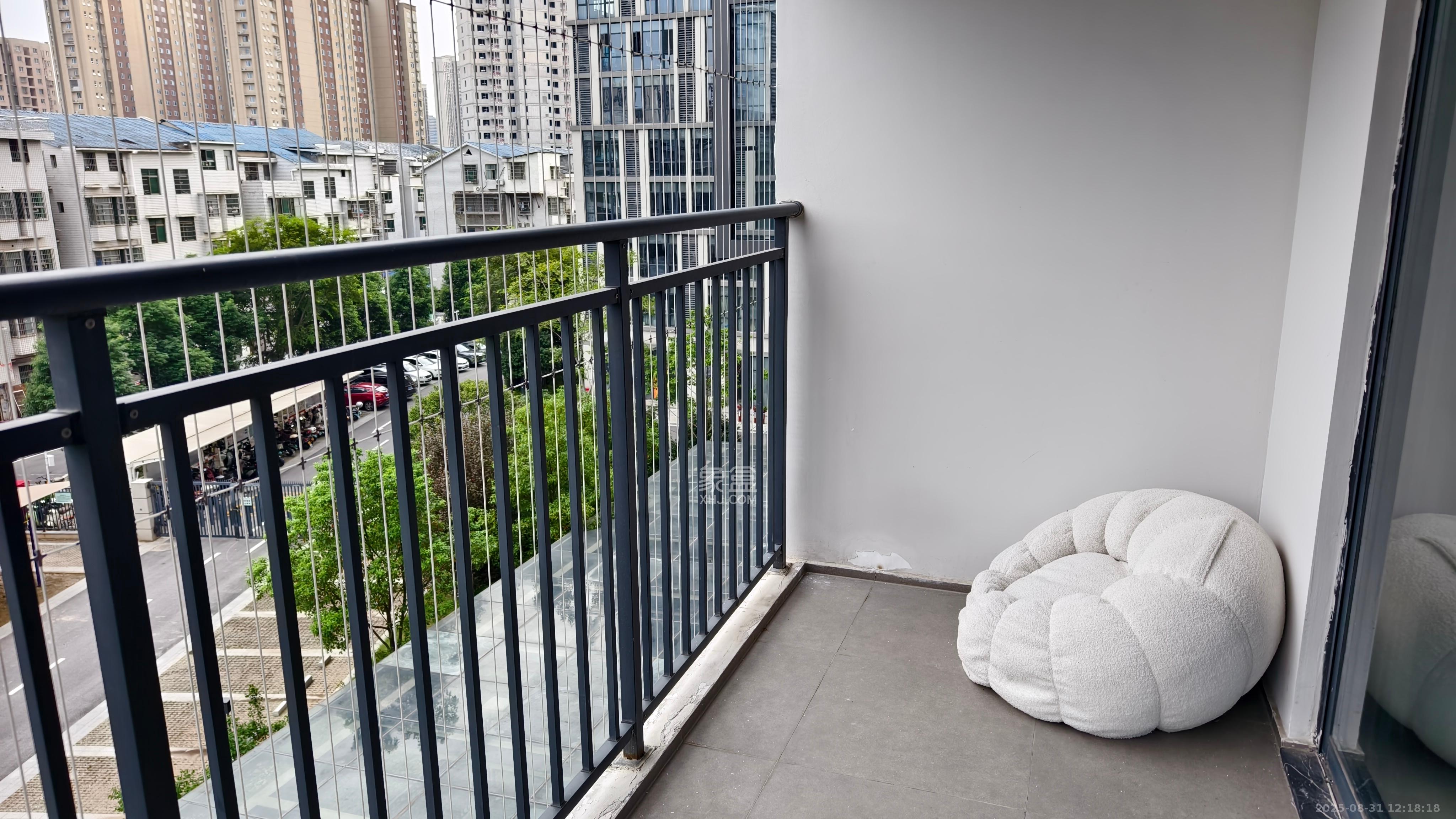 梦想枫林湾  3室2厅2卫    3200.0元/月 梦想枫林湾  3室2厅2卫    3200.0元/月室内图