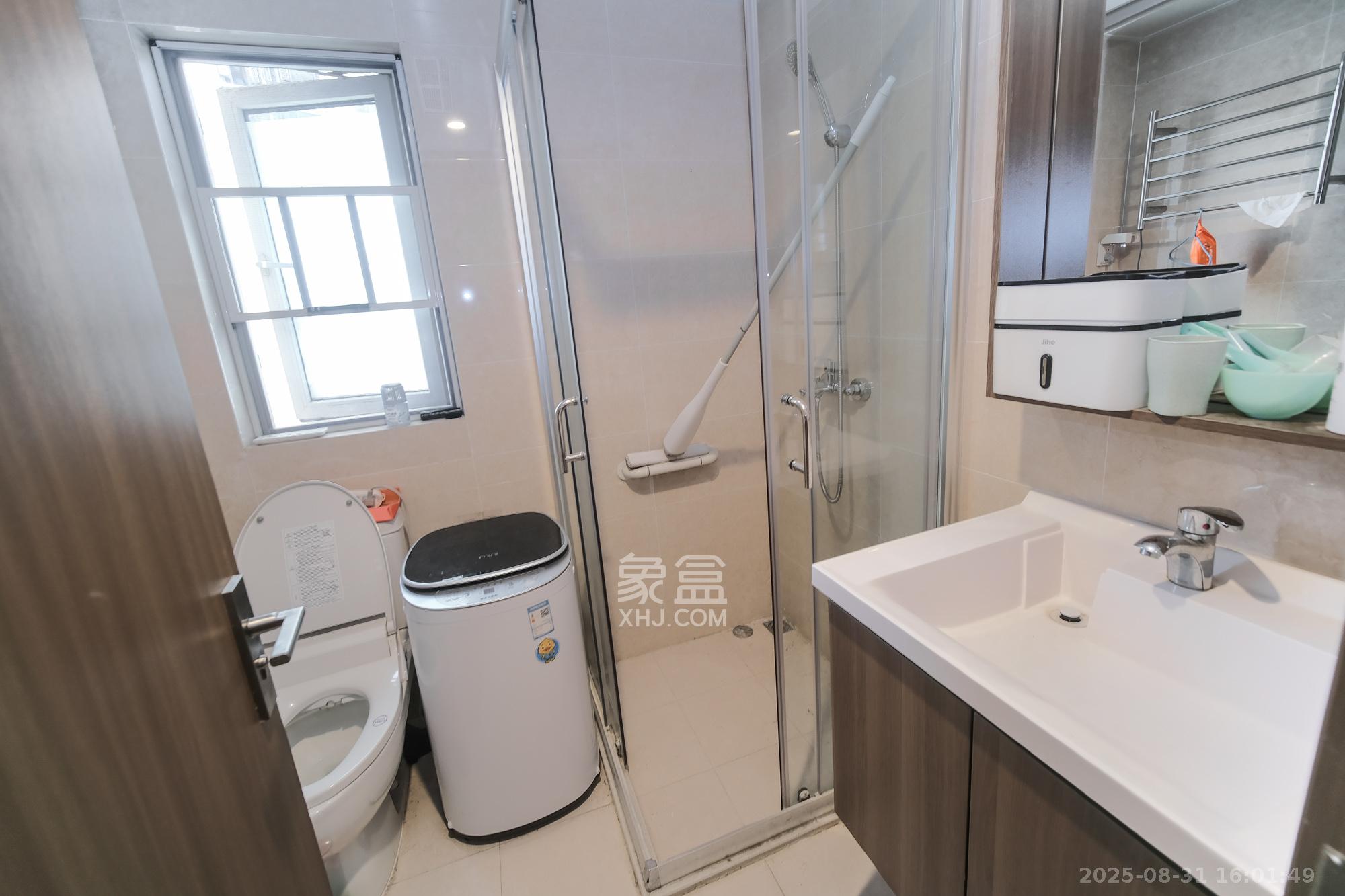 保利香槟国际  4室2厅2卫    110.0万卫生间