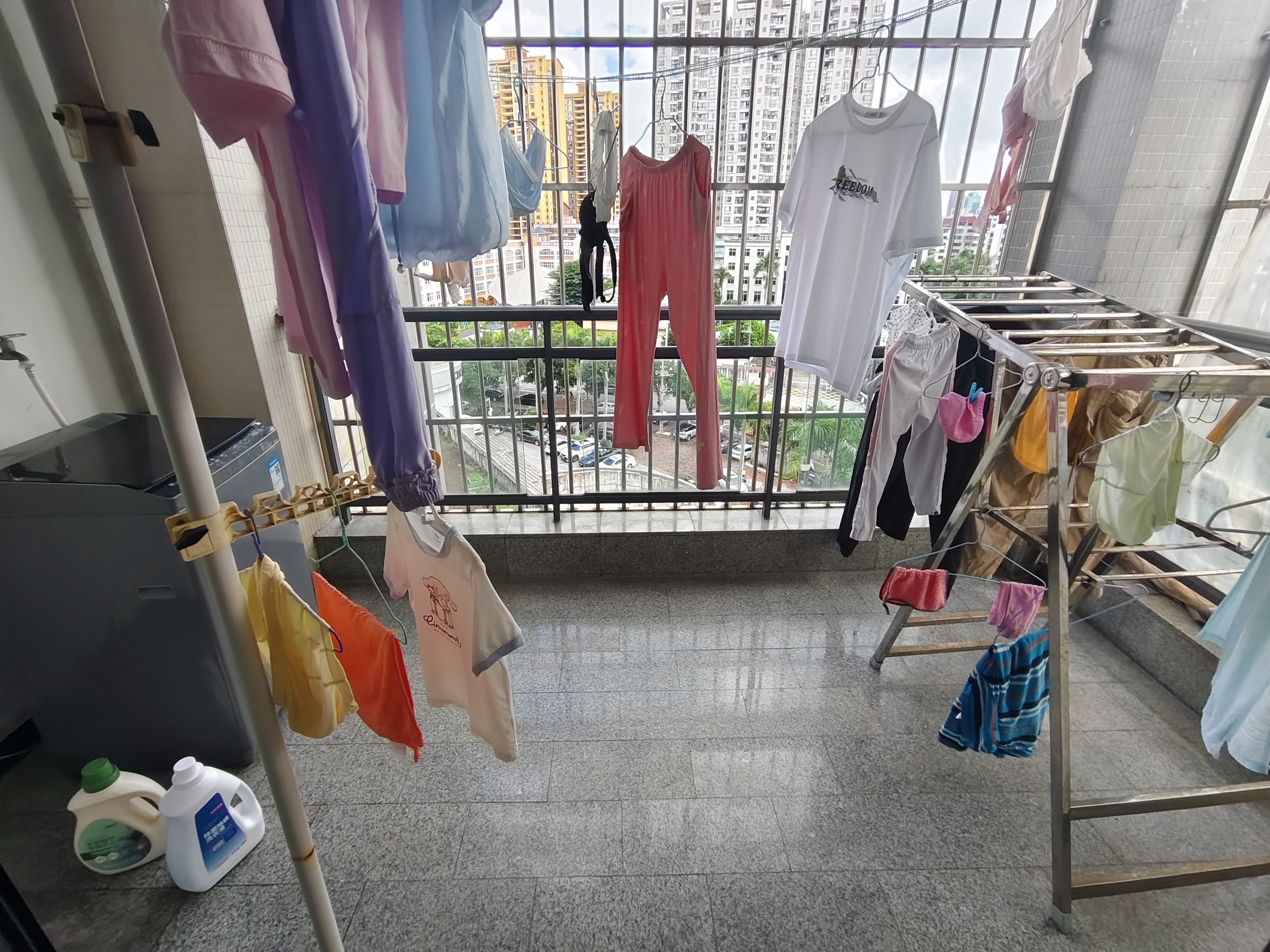 西岭华庭  3室2厅2卫    3200.0元/月 西岭华庭  3室2厅2卫    3200.0元/月室内图