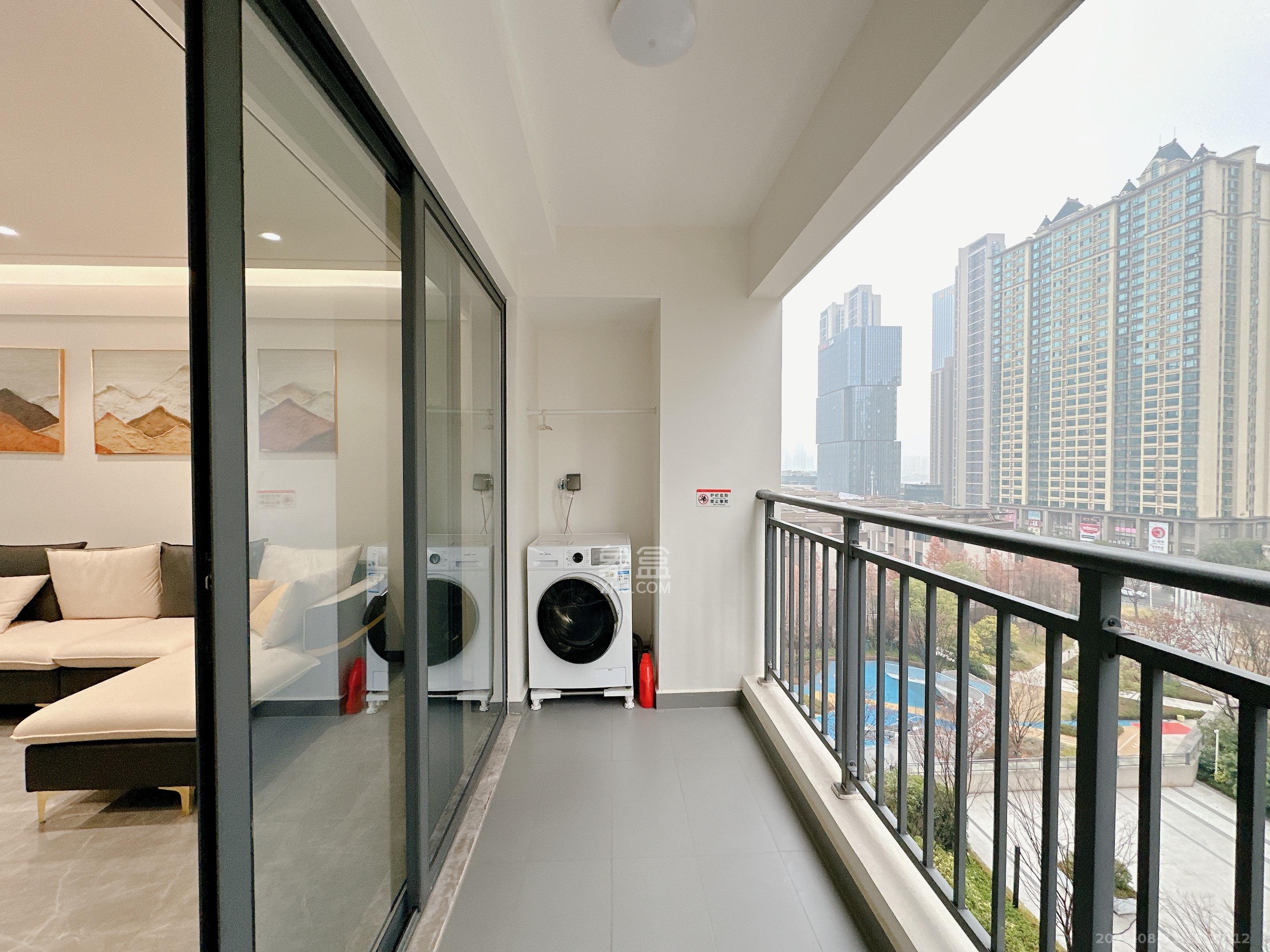 卓越中寰 3室2厅2卫 4380.0元/月 卓越中寰 3室2厅2卫 4380.0元/月室内图