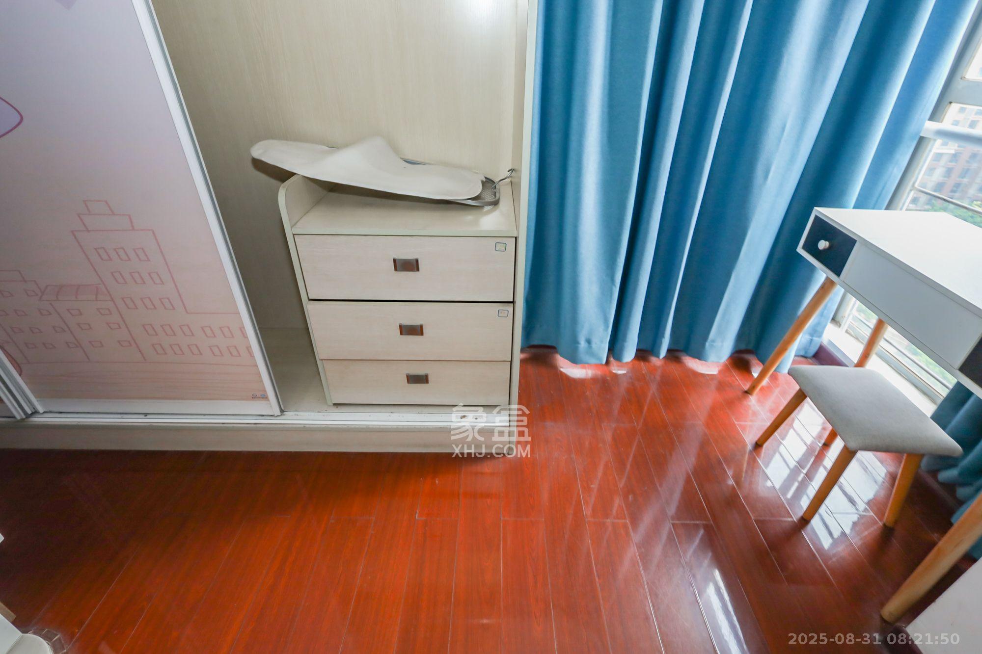 沁园春  3室2厅2卫    3200.0元/月室内图