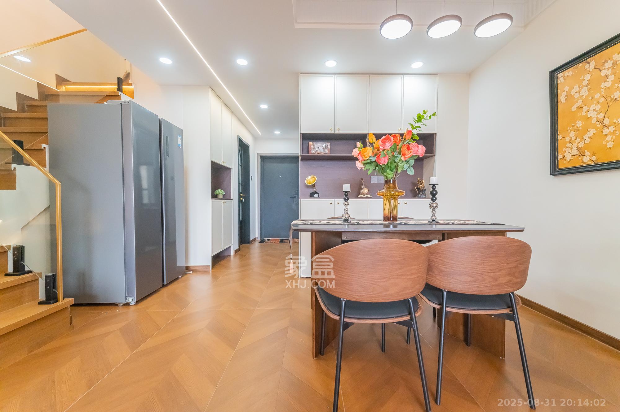 星湖湾一期高层 4室2厅1卫 98.8万 星湖湾一期高层 4室2厅1卫 98.8万客厅