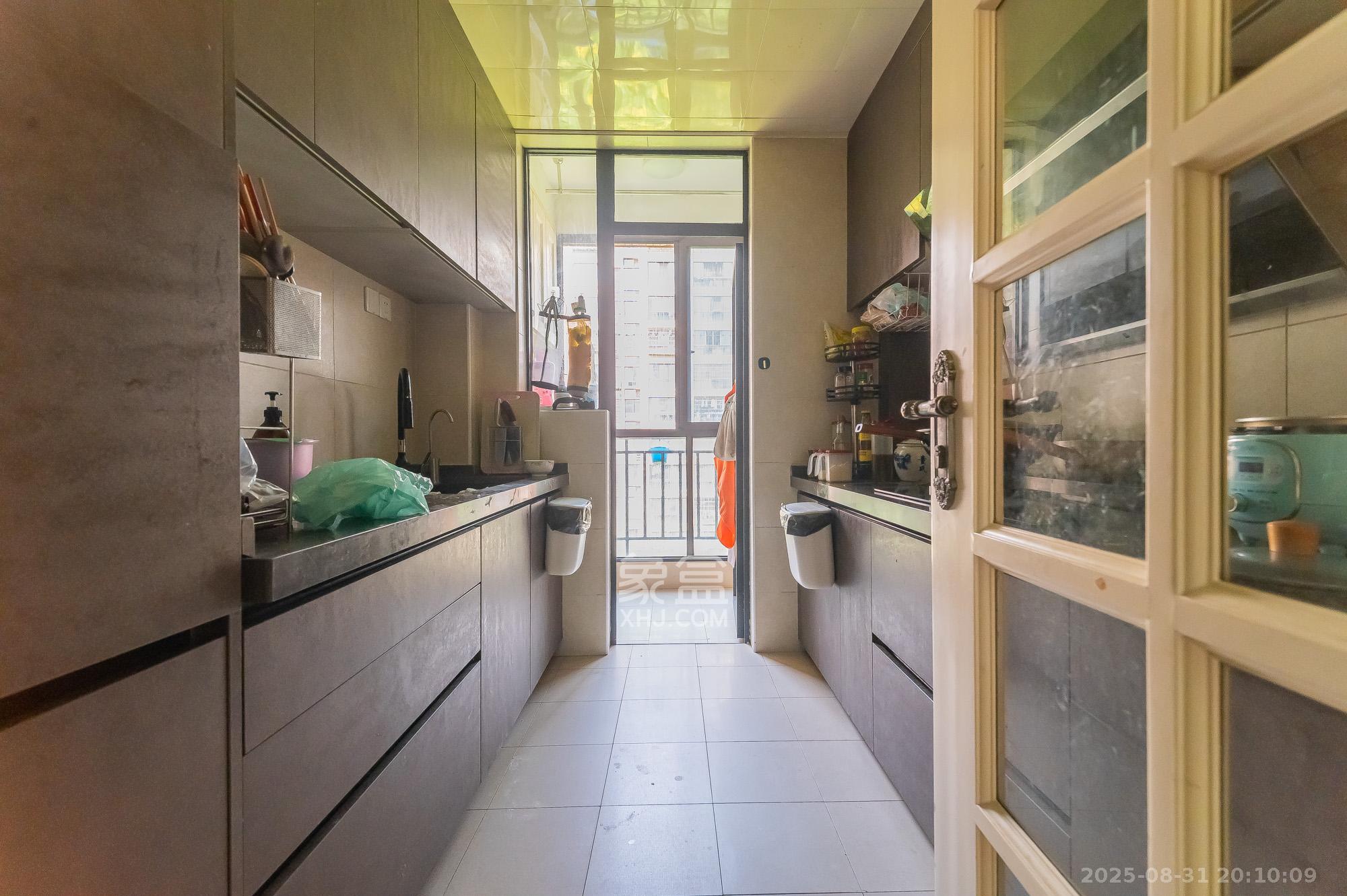 华润凤凰城一期 4室2厅2卫 115.0万 华润凤凰城一期 4室2厅2卫 115.0万厨房