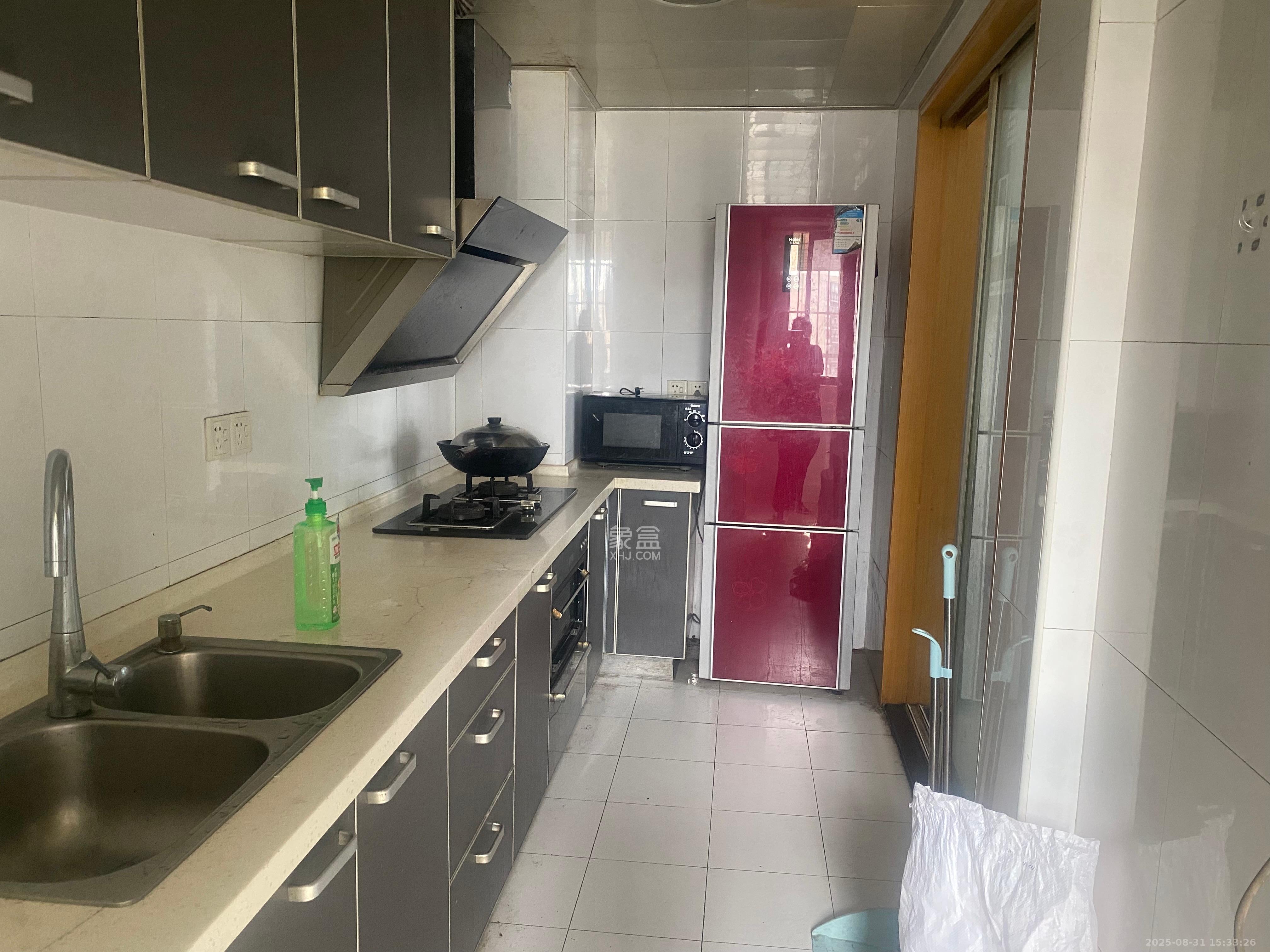 和庄  3室2厅2卫    2000.0元/月室内图