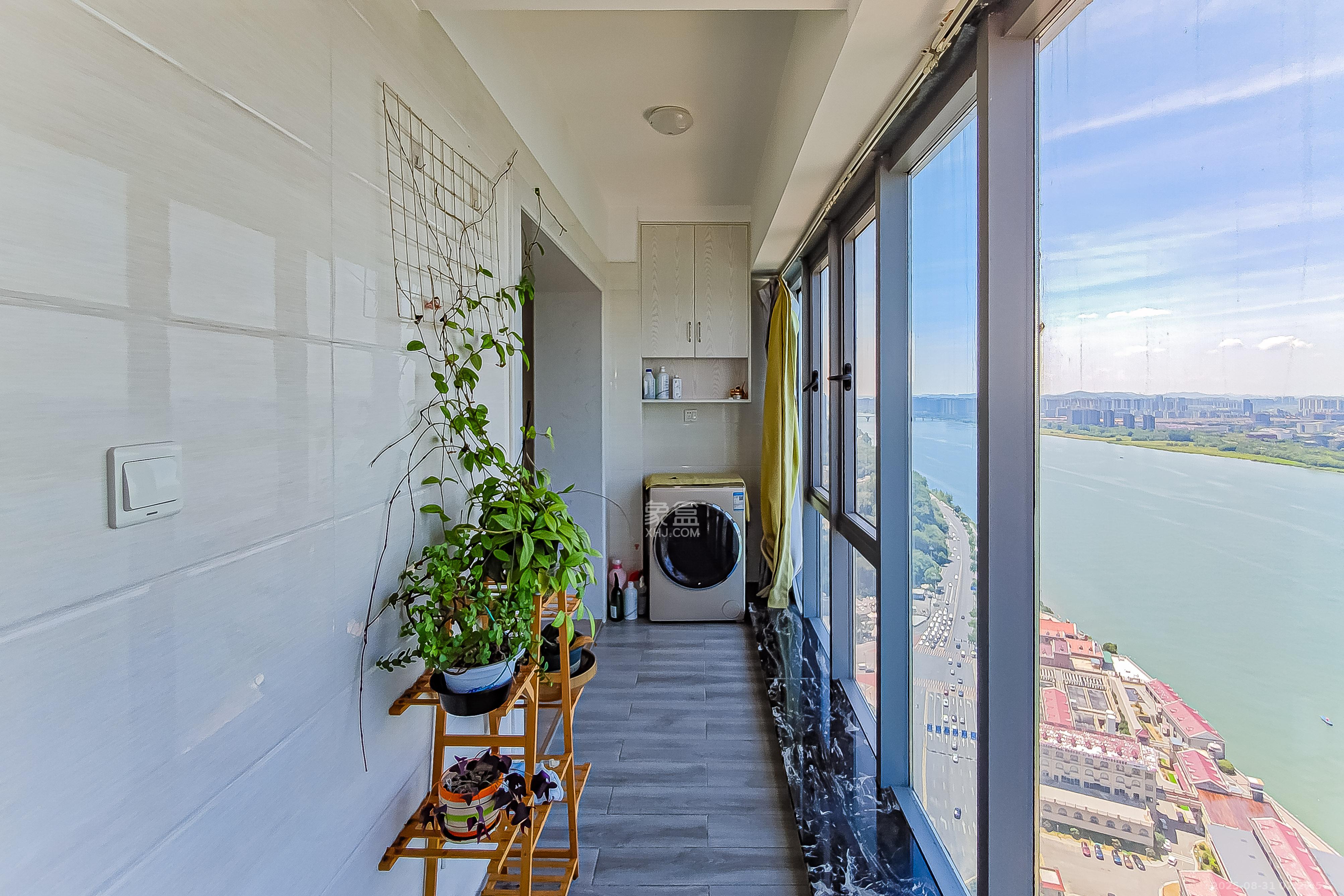 保利国际广场  2室1厅1卫    150.0万 保利国际广场  2室1厅1卫    150.0万阳台