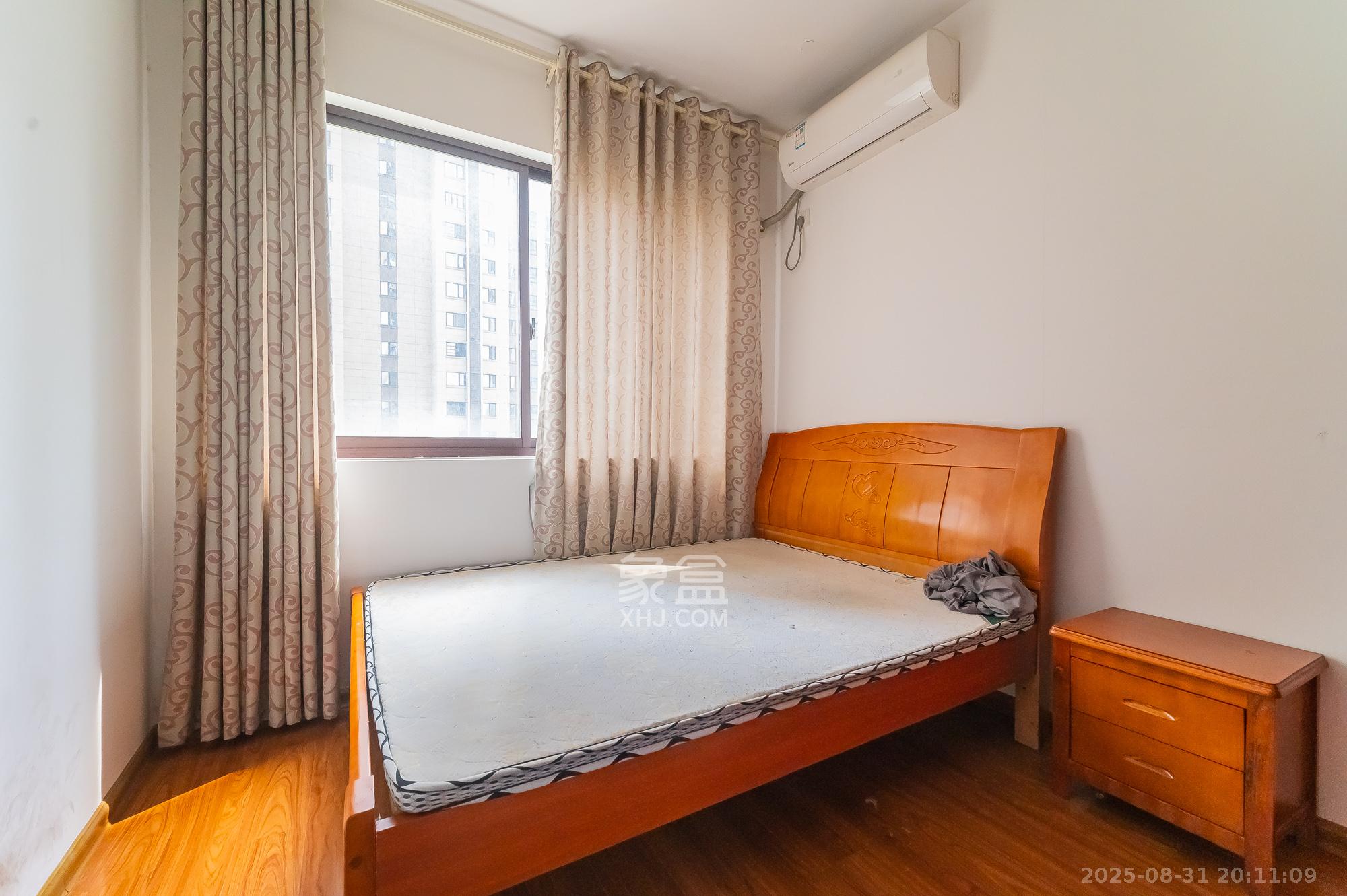 华润置地广场二期 3室2厅1卫 71.8万 华润置地广场二期 3室2厅1卫 71.8万卧室