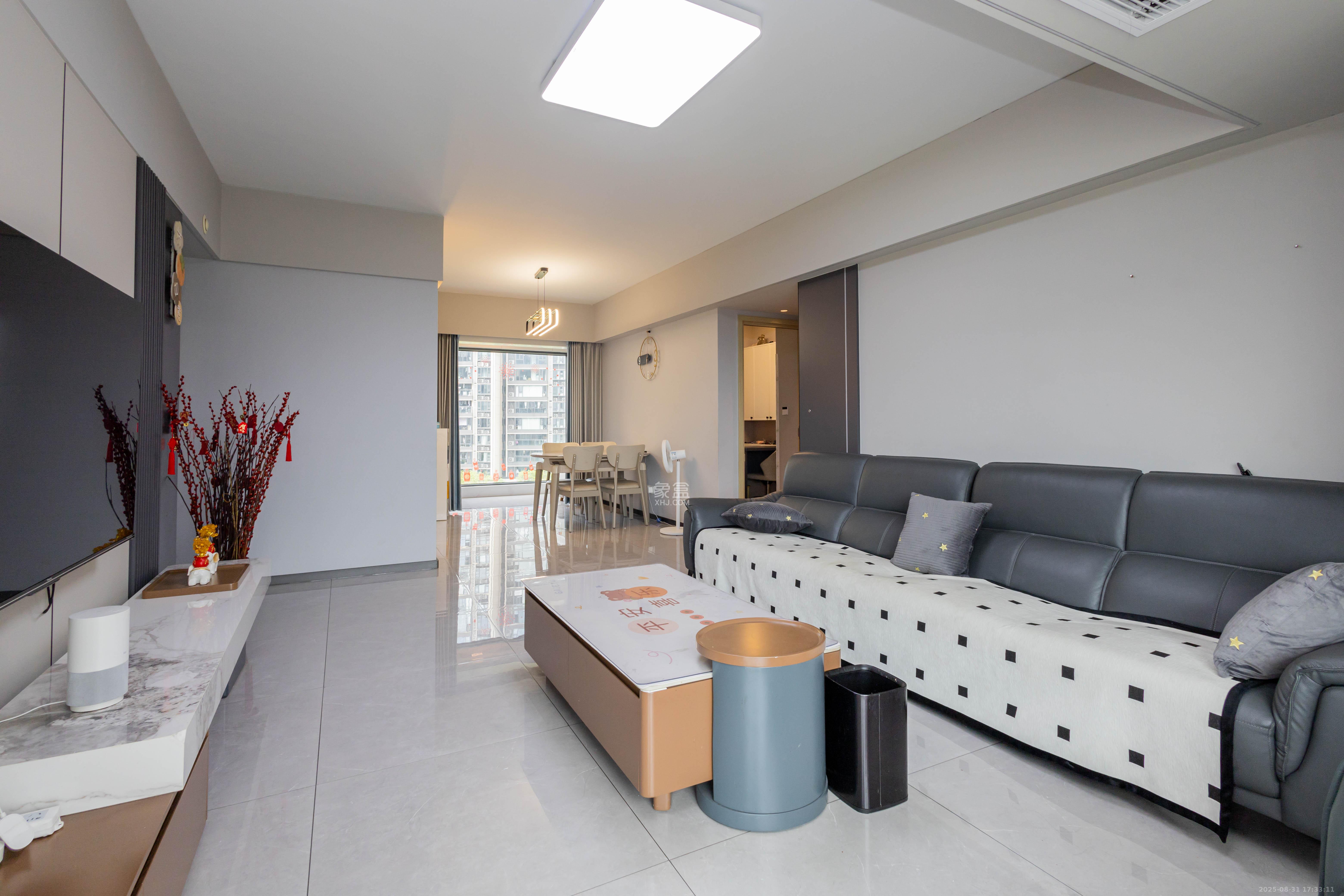 时代印记(长沙时代印记花园)  4室2厅2卫    190.0万 时代印记(长沙时代印记花园)  4室2厅2卫    190.0万客厅