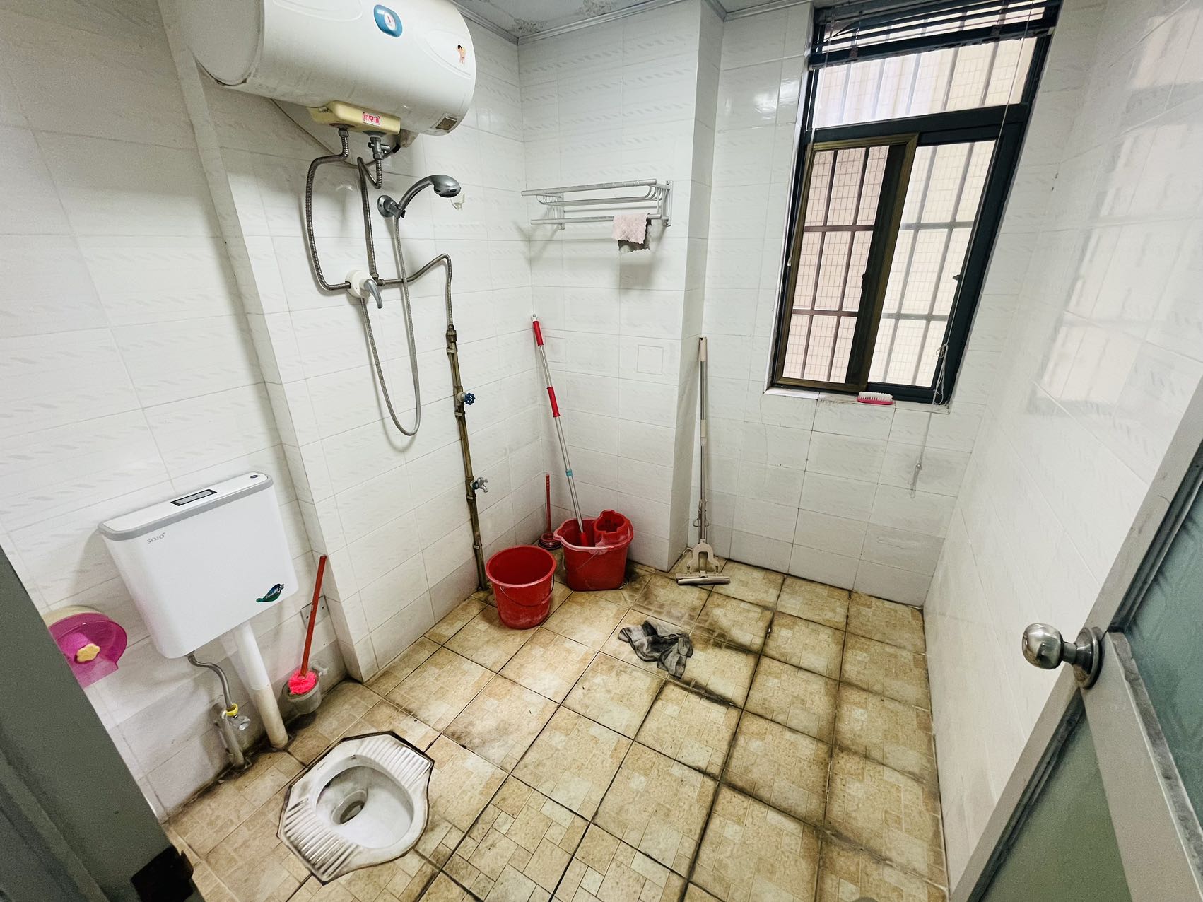 金海广场 4室2厅2卫 3300.0元/月 金海广场 4室2厅2卫 3300.0元/月室内图