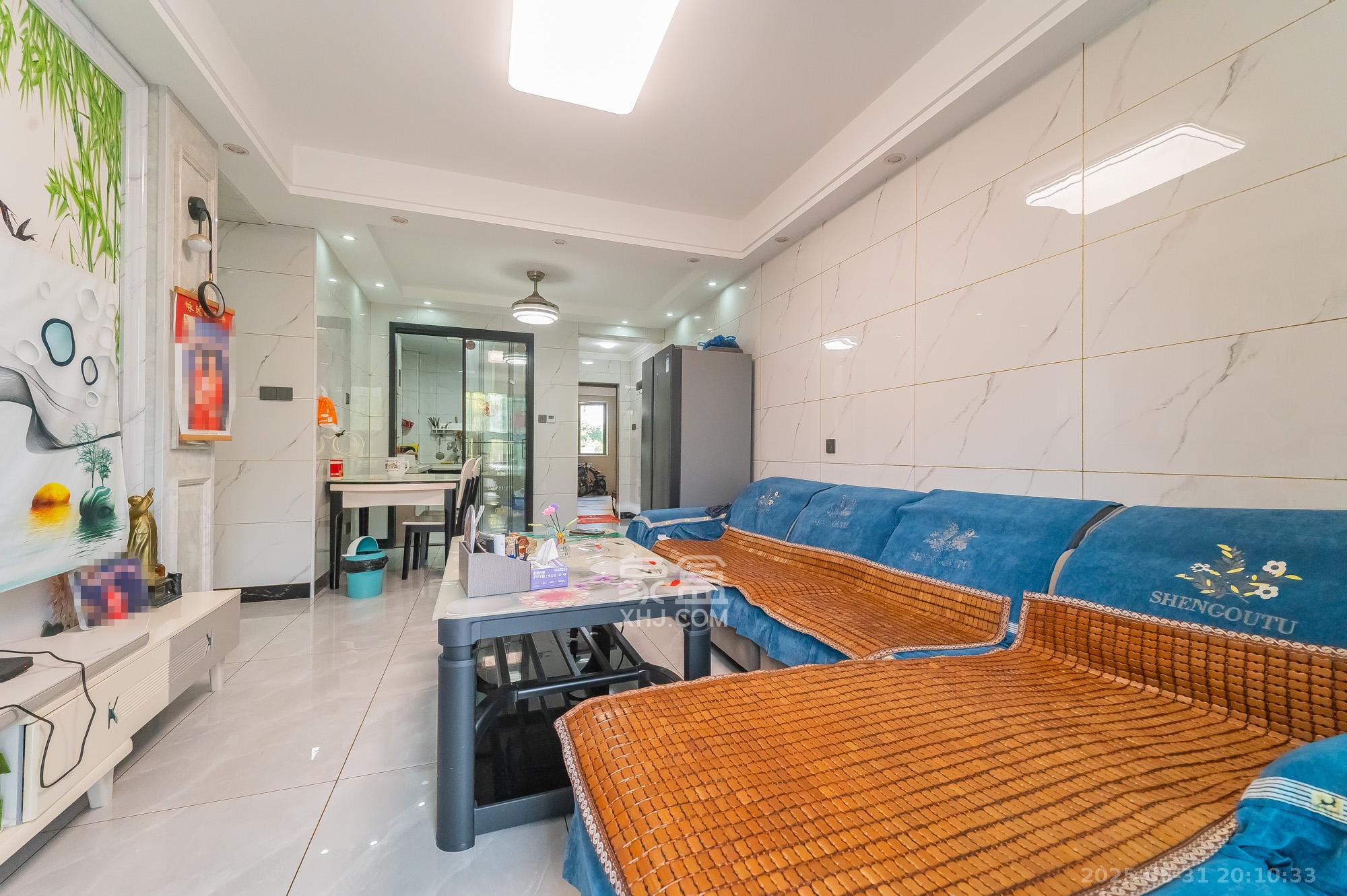 华润置地广场二期  3室2厅2卫    74.8万 华润置地广场二期  3室2厅2卫    74.8万客厅