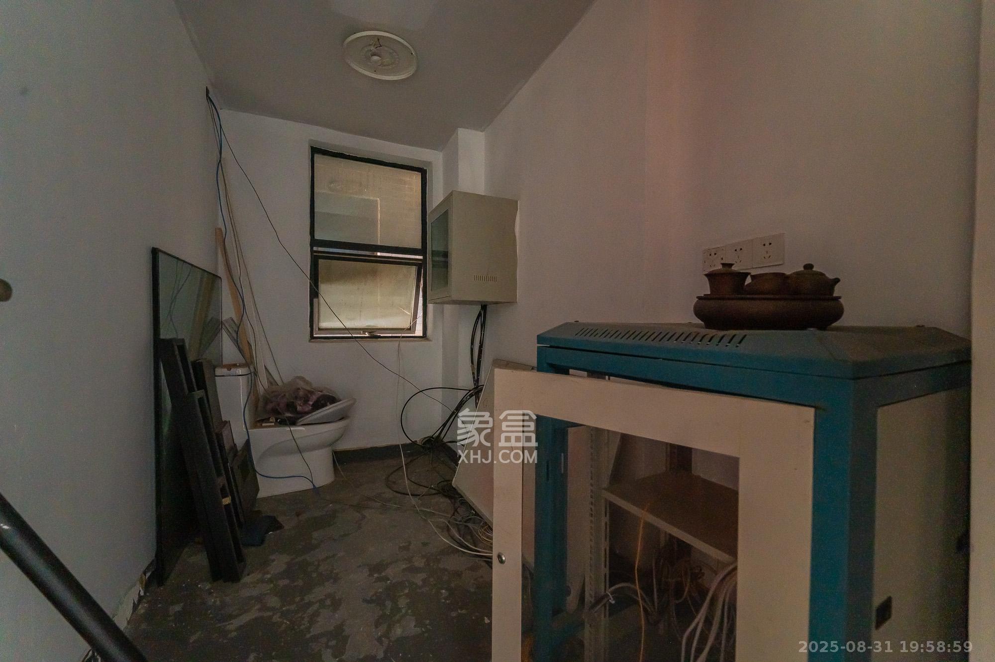 尚城  4室2厅1卫    70.5万其他