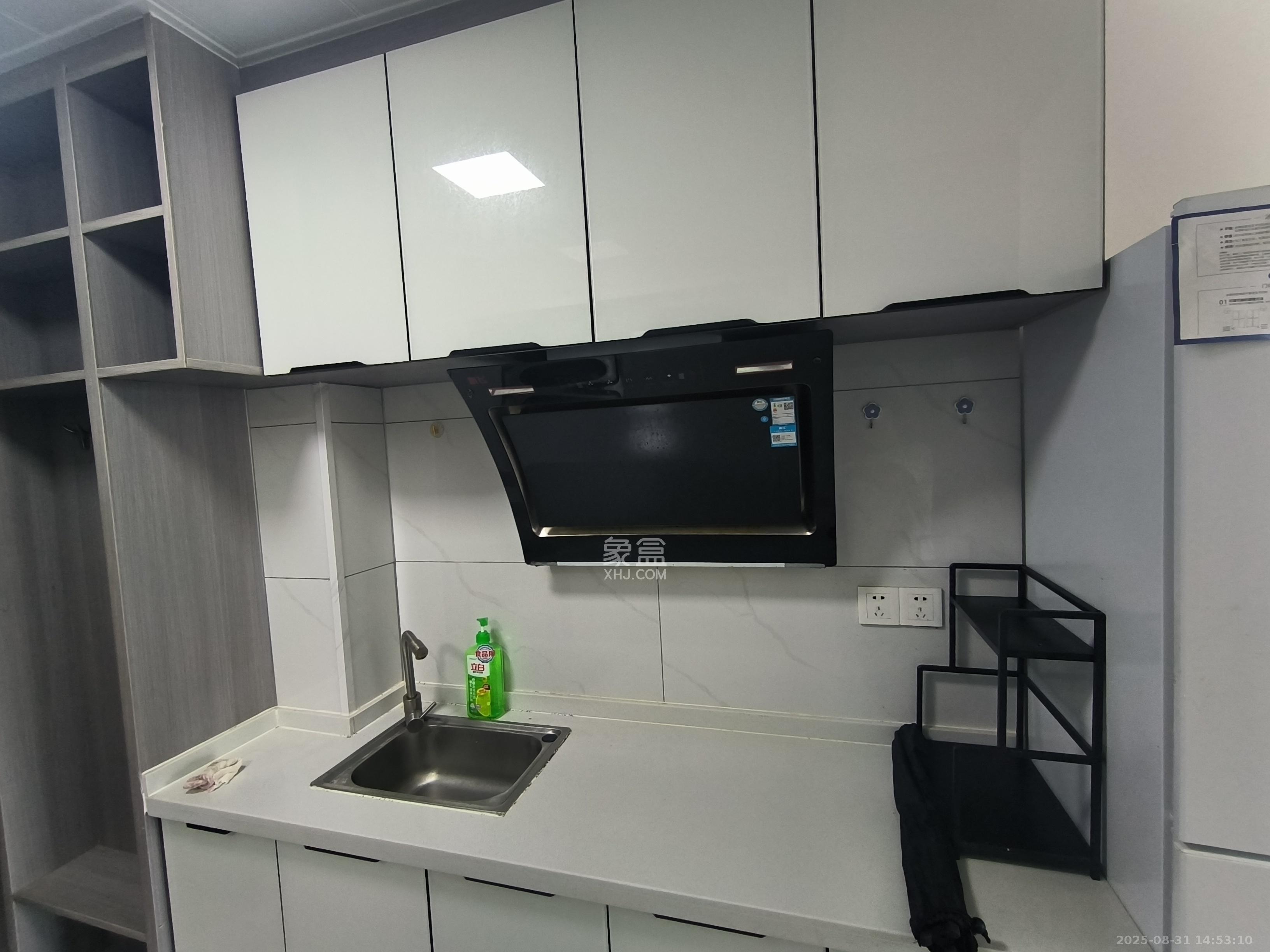 保利麓谷林语I区  1室1厅1卫    1350.0元/月室内图