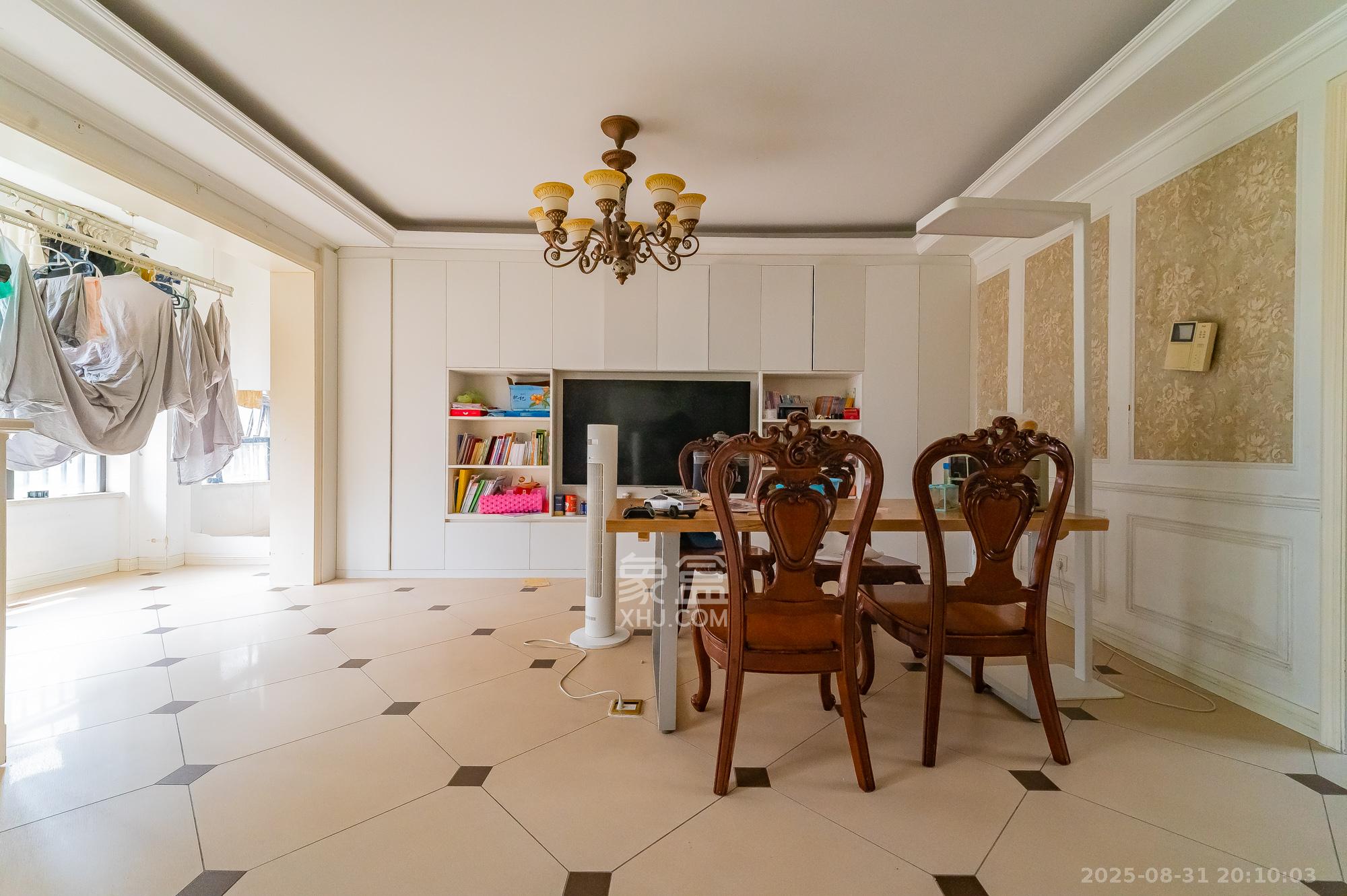 华润凤凰城一期 4室2厅2卫 115.0万 华润凤凰城一期 4室2厅2卫 115.0万客厅