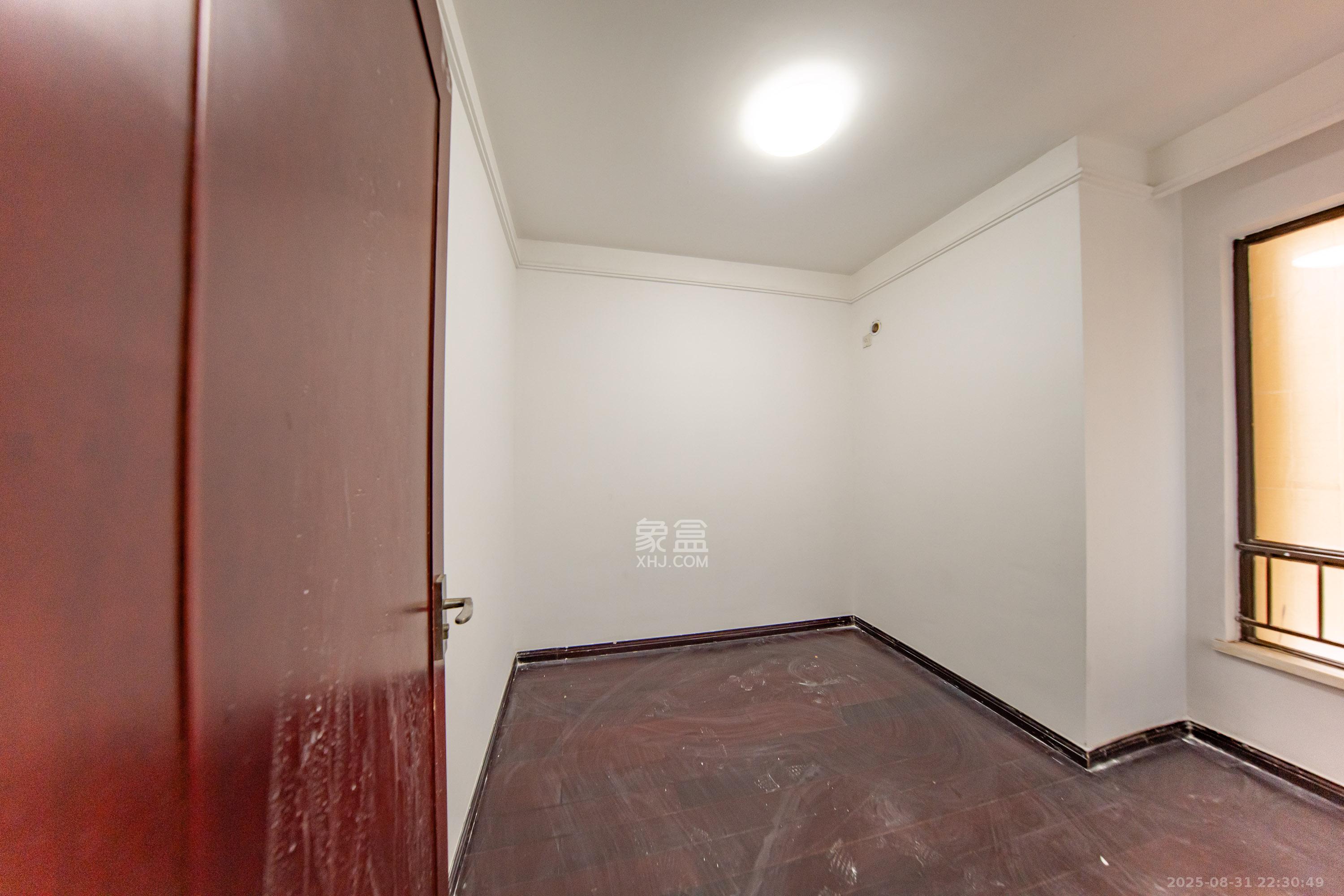 中海国际二期 3室2厅1卫 65.0万 中海国际二期 3室2厅1卫 65.0万卧室