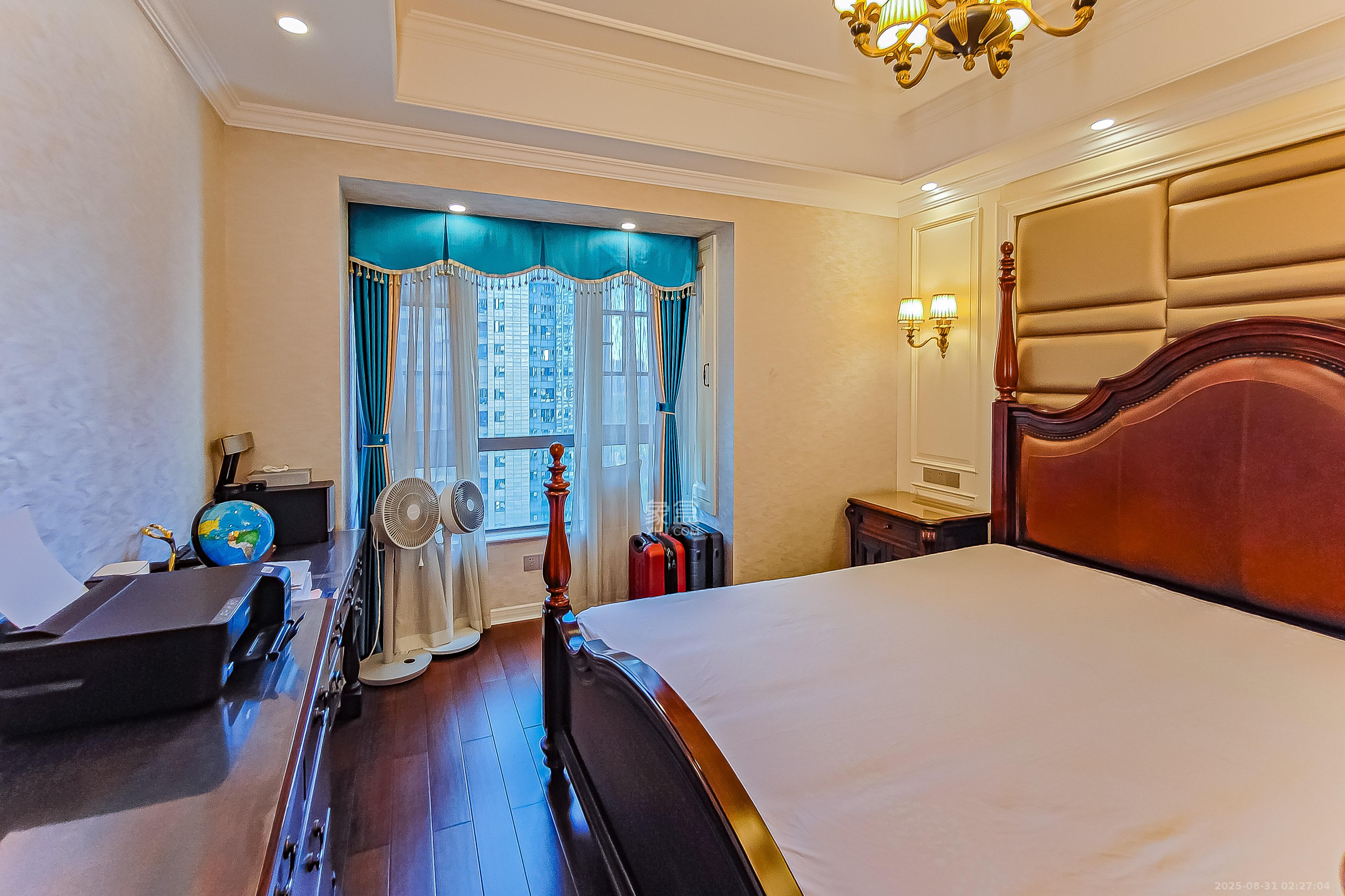 保利国际广场  4室2厅2卫    330.0万卧室