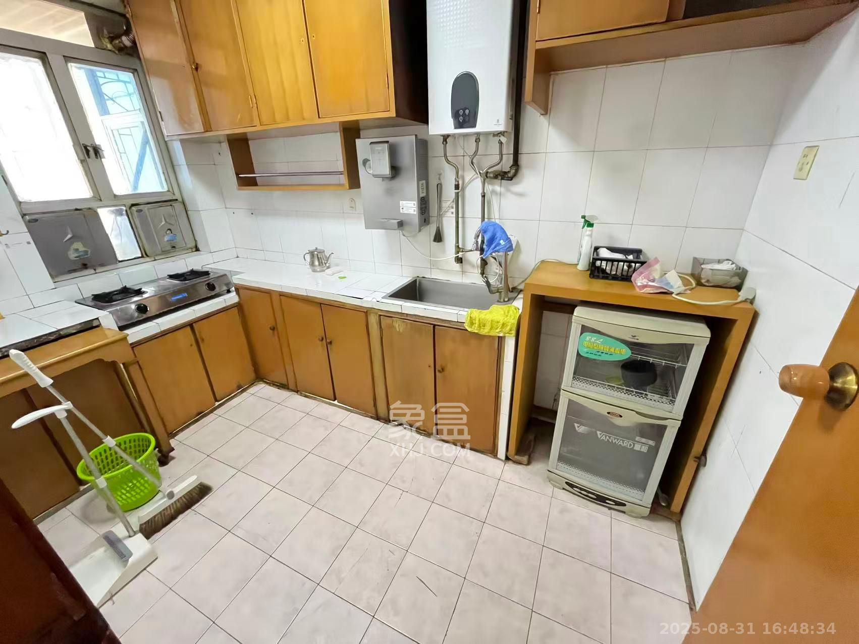 鸿园小区 3室2厅2卫 2100.0元/月 鸿园小区 3室2厅2卫 2100.0元/月室内图