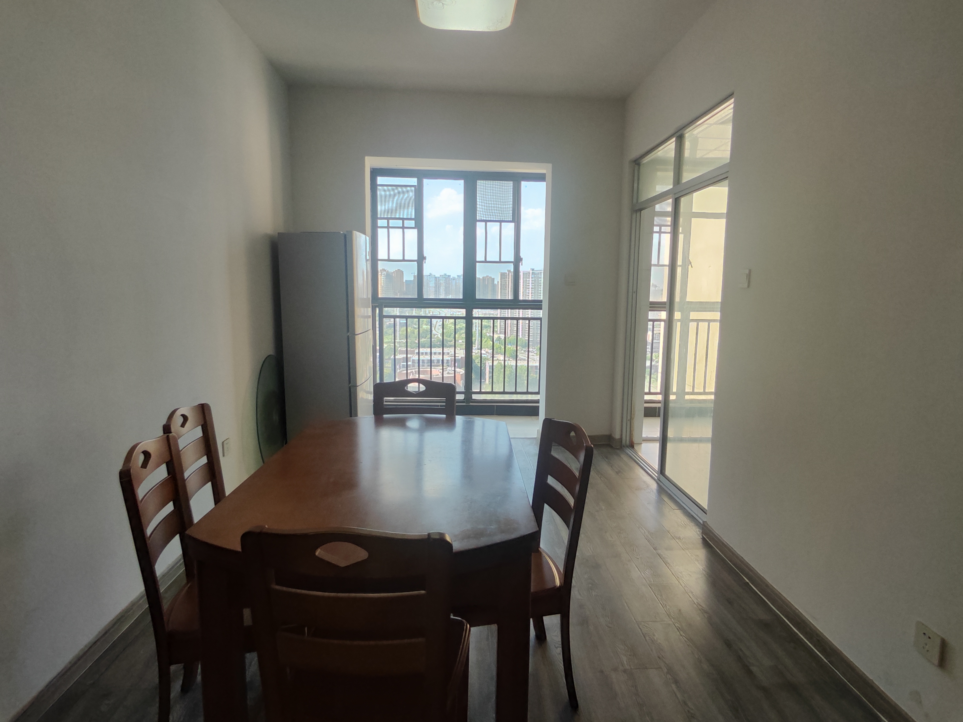 武广国际学苑  4室2厅2卫    119.8万 武广国际学苑  4室2厅2卫    119.8万室内图