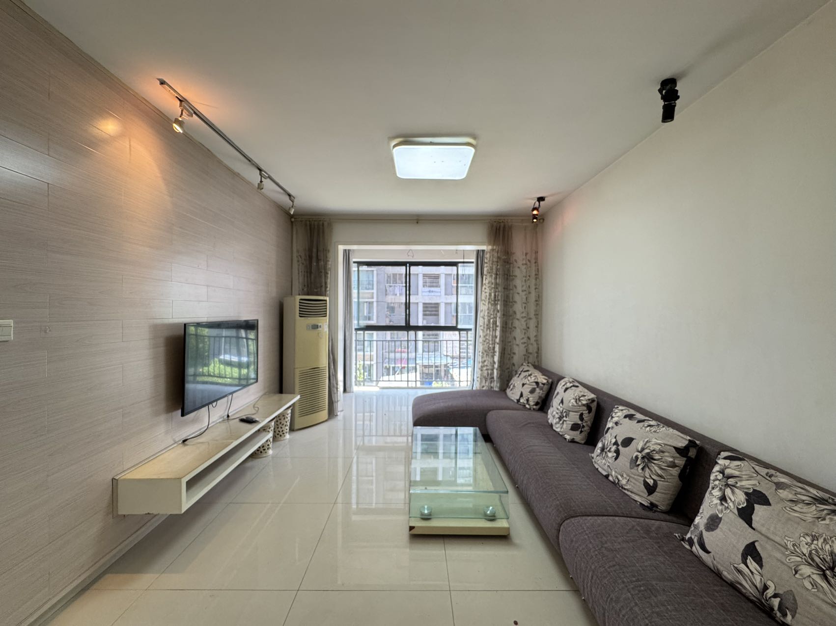 城市风景  2室2厅1卫    32.8万 城市风景  2室2厅1卫    32.8万室内图