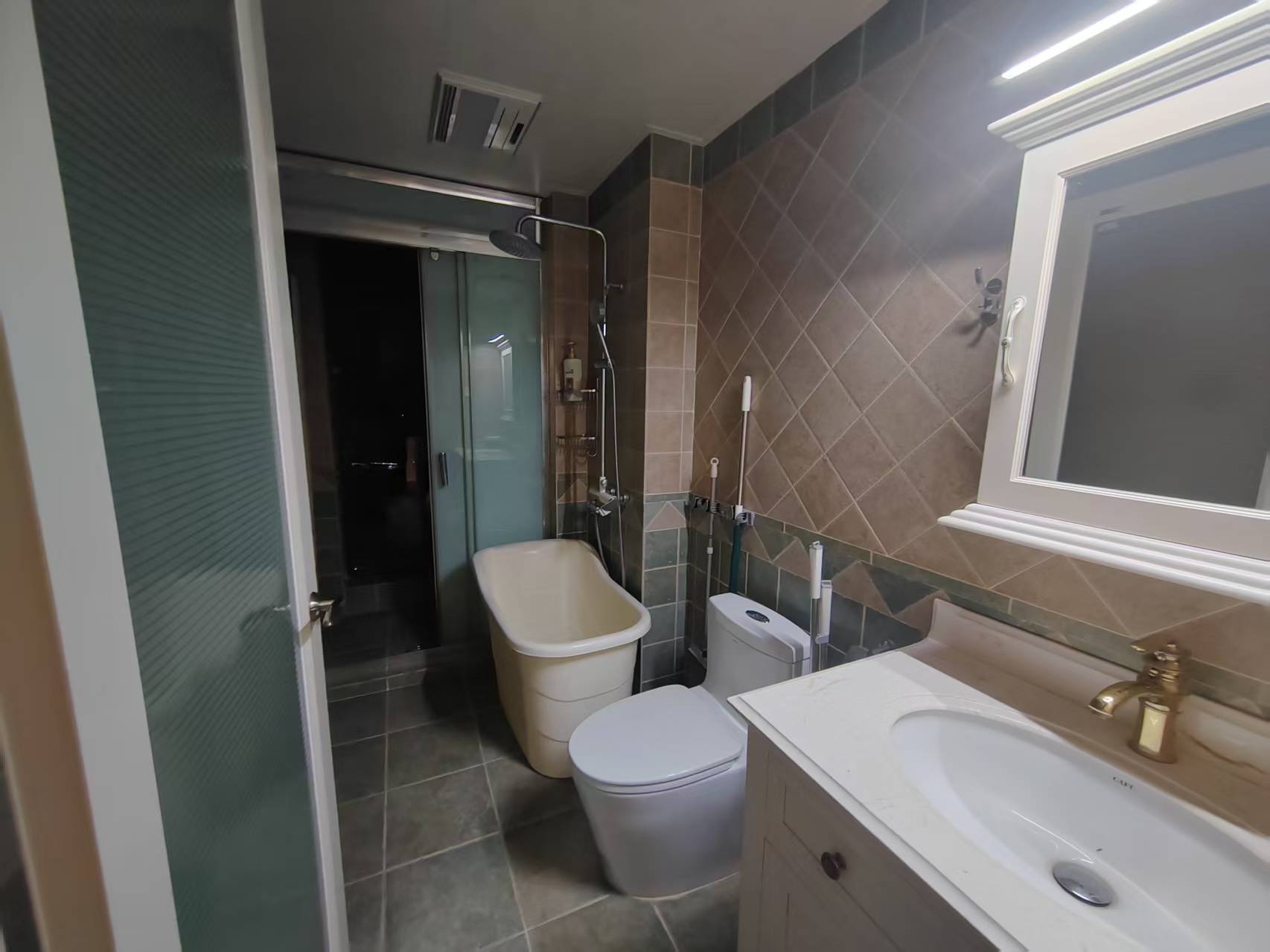 凯旋名门人民中路1006号 3室2厅2卫 95.0万 凯旋名门人民中路1006号 3室2厅2卫 95.0万室内图