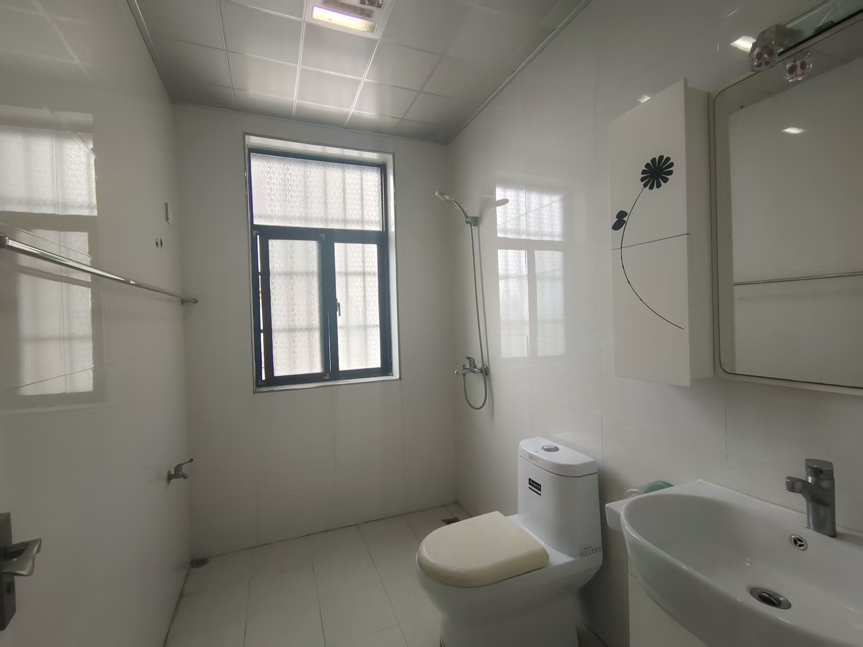 荷塘月色红旗南路46号 3室2厅2卫 48.8万 荷塘月色红旗南路46号 3室2厅2卫 48.8万室内图