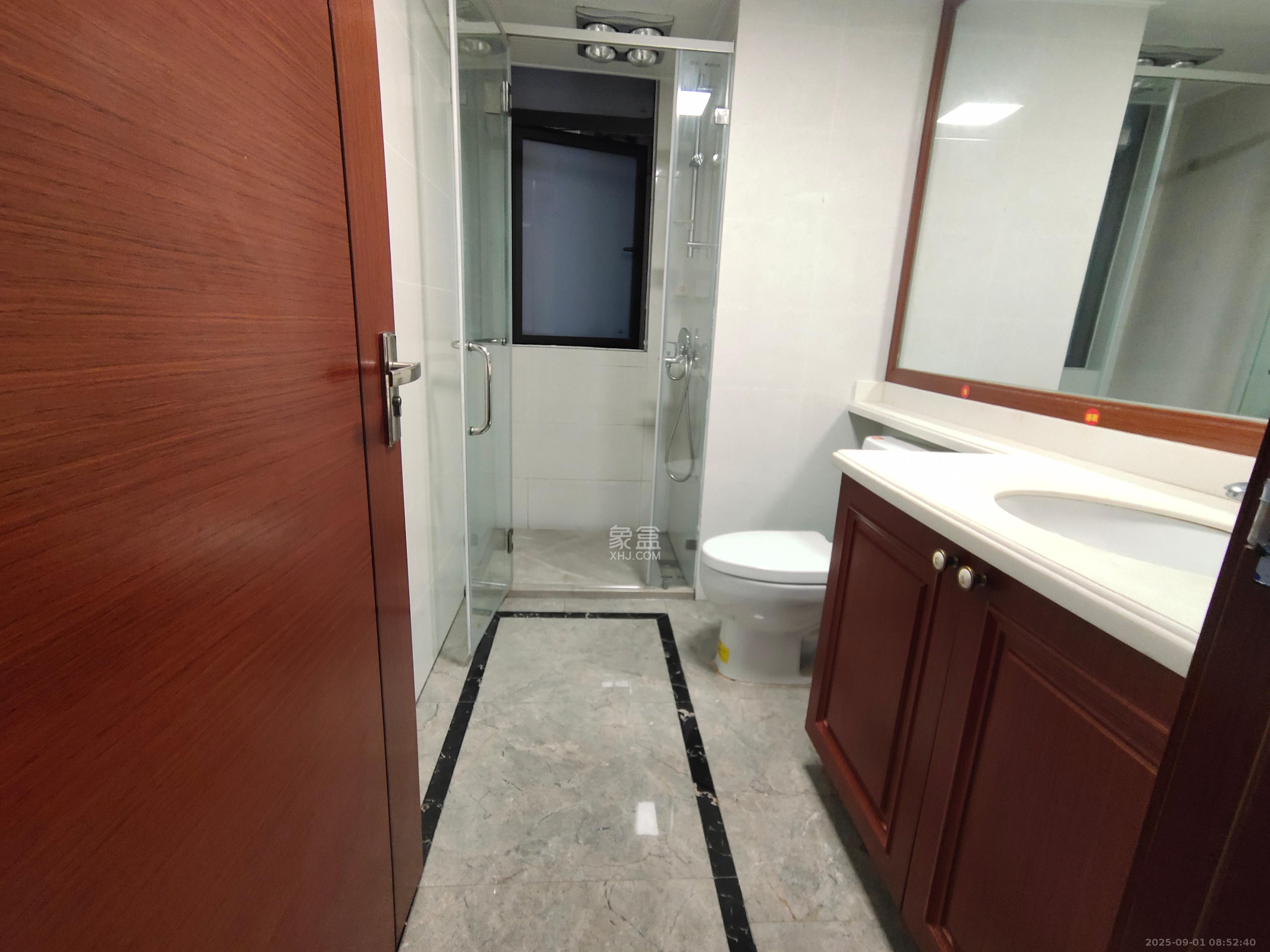 中海国际五期  3室2厅2卫    2300.0元/月 中海国际五期  3室2厅2卫    2300.0元/月室内图