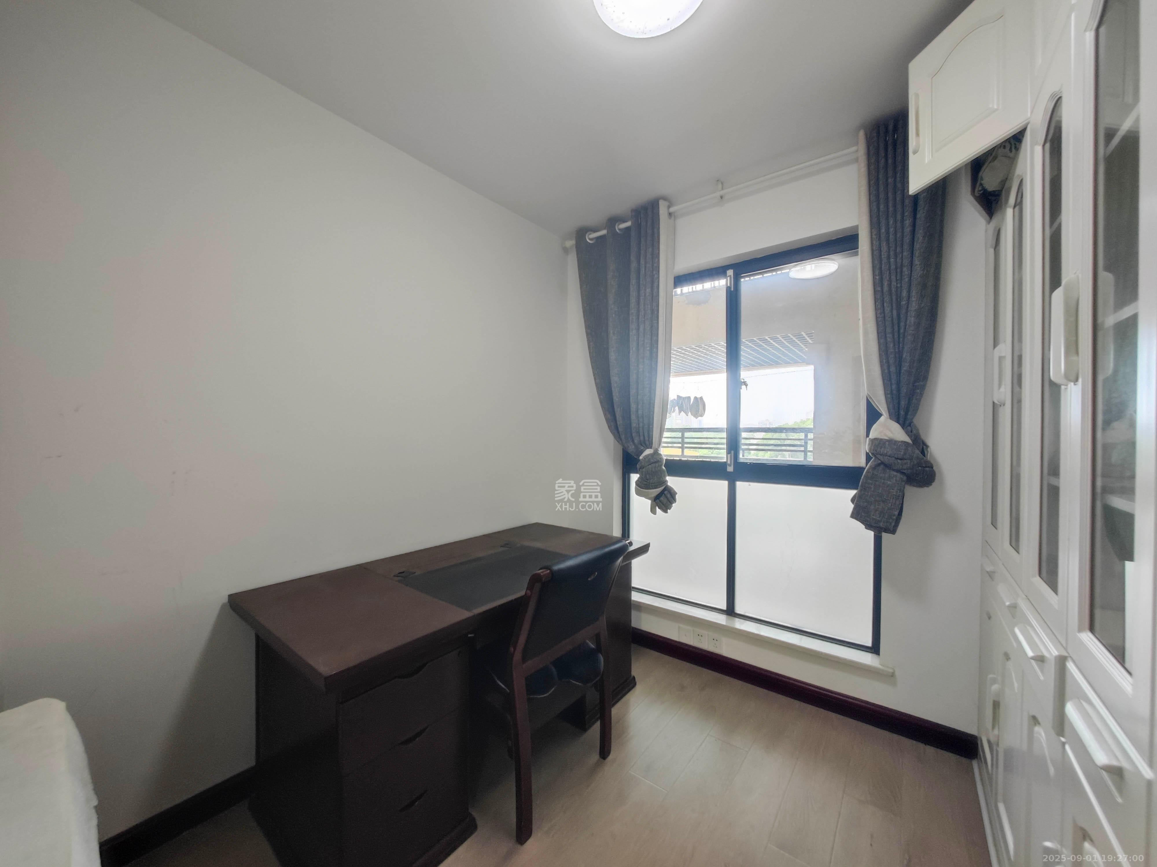 蓝光幸福满庭  3室2厅1卫    83.0万 蓝光幸福满庭  3室2厅1卫    83.0万卧室