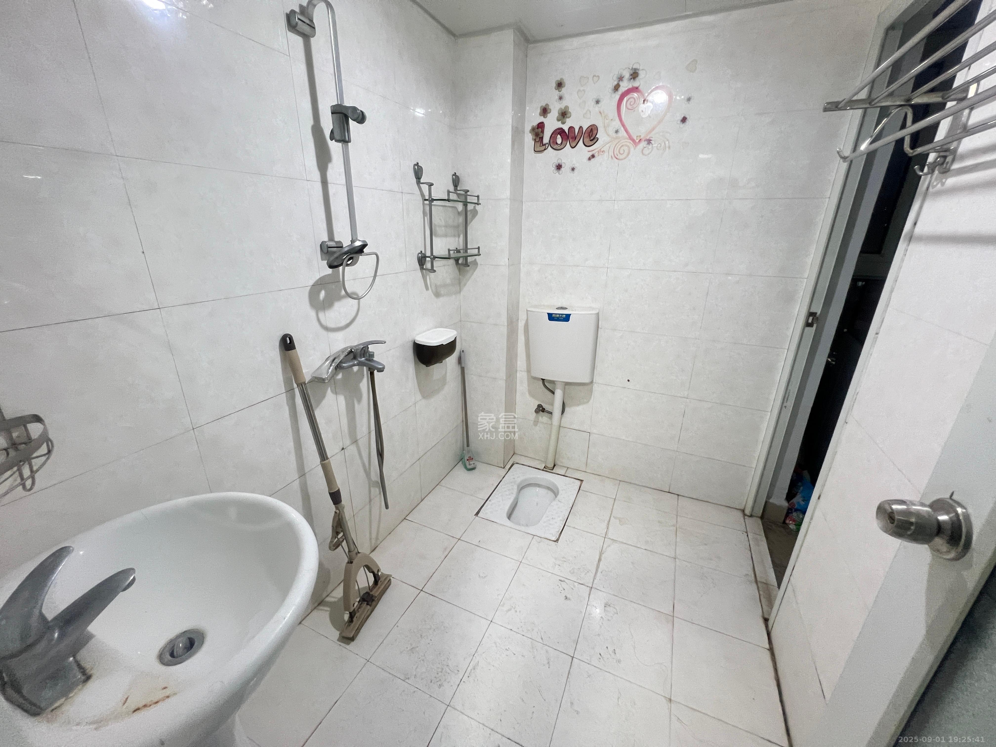 白沙晶城 1室1厅1卫 1700.0元/月 白沙晶城 1室1厅1卫 1700.0元/月室内图