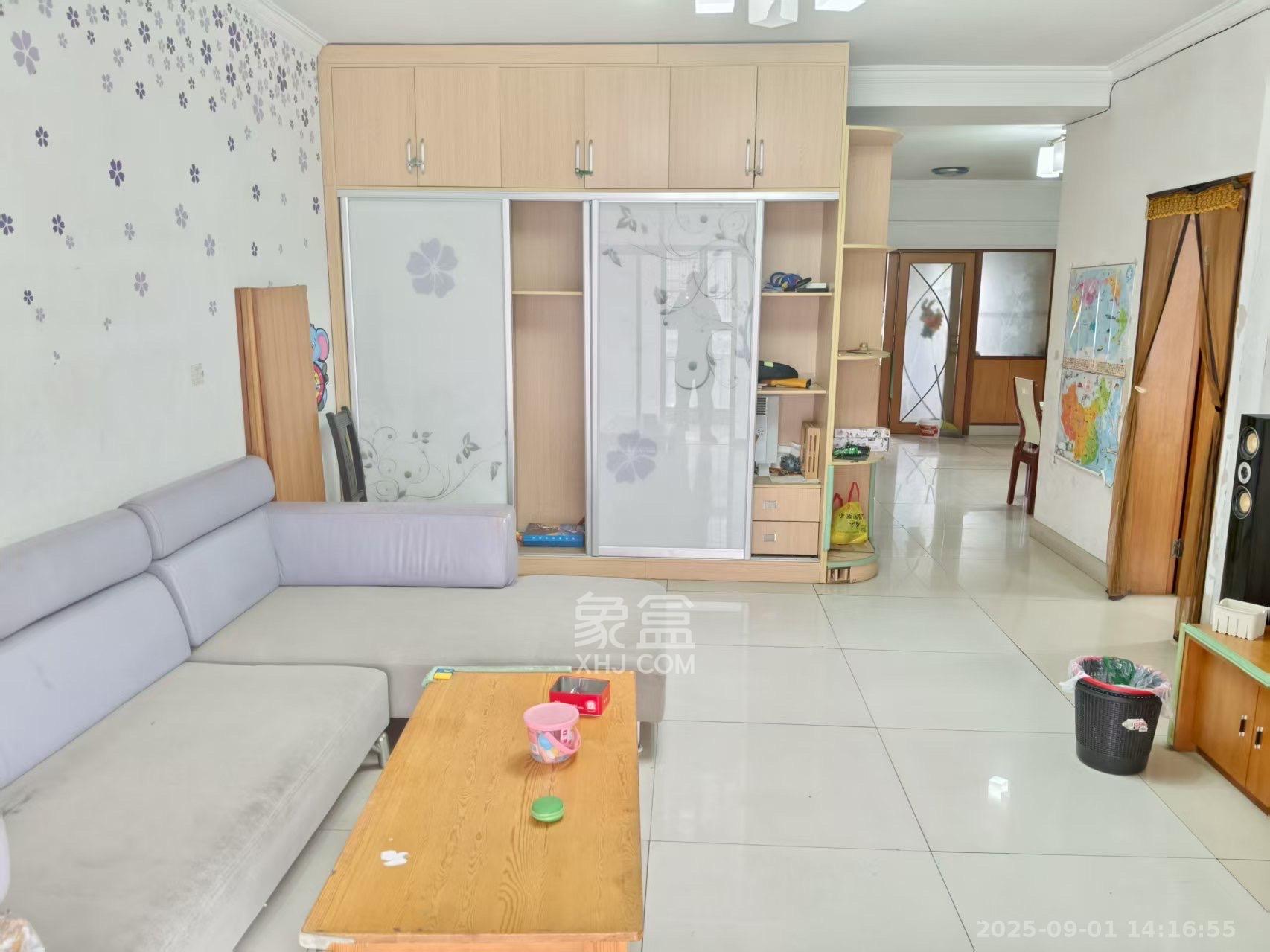 雄海花园 3室2厅2卫 2500.0元/月 雄海花园 3室2厅2卫 2500.0元/月室内图