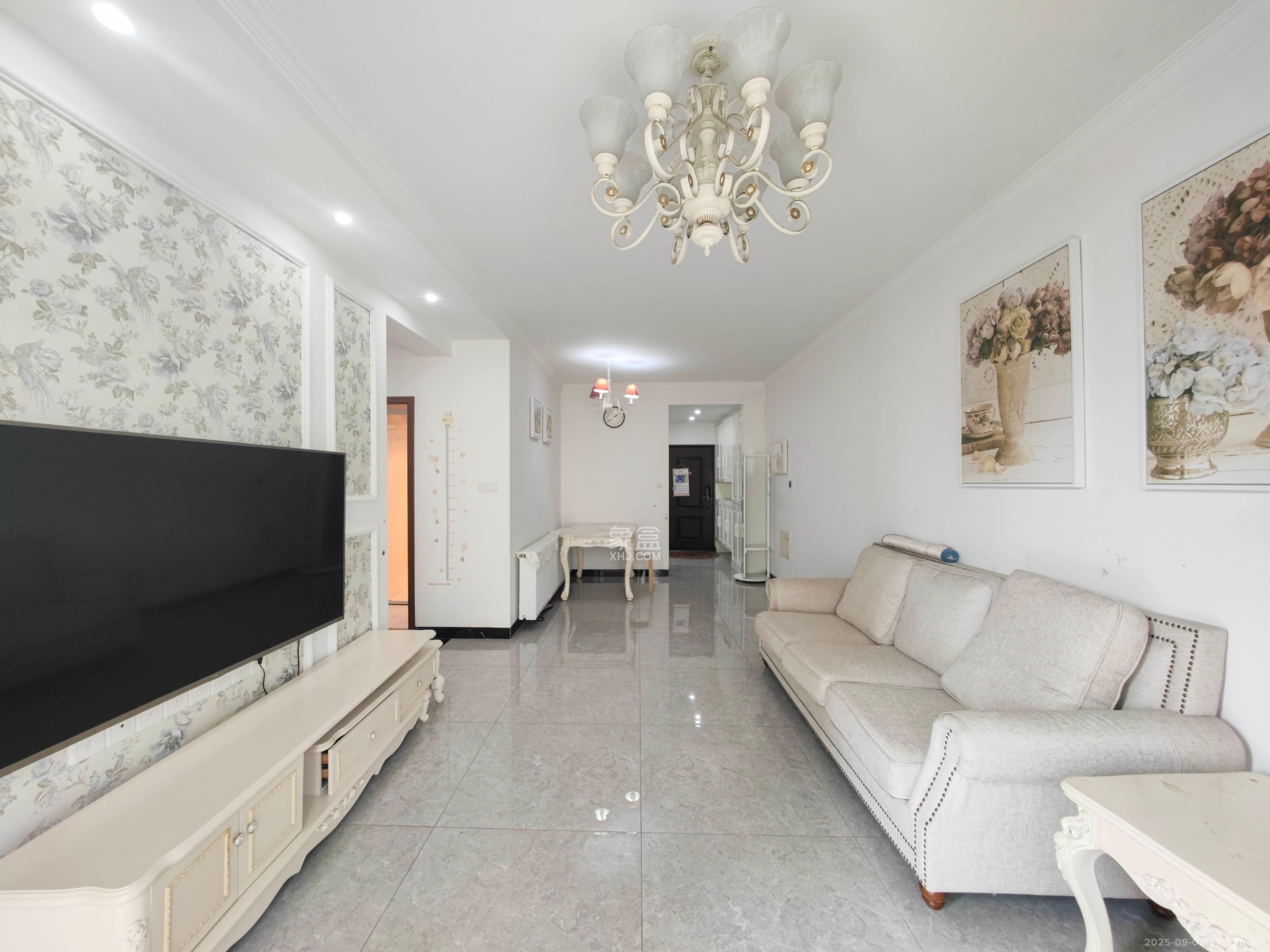 蓝光幸福满庭  3室2厅1卫    83.0万 蓝光幸福满庭  3室2厅1卫    83.0万客厅