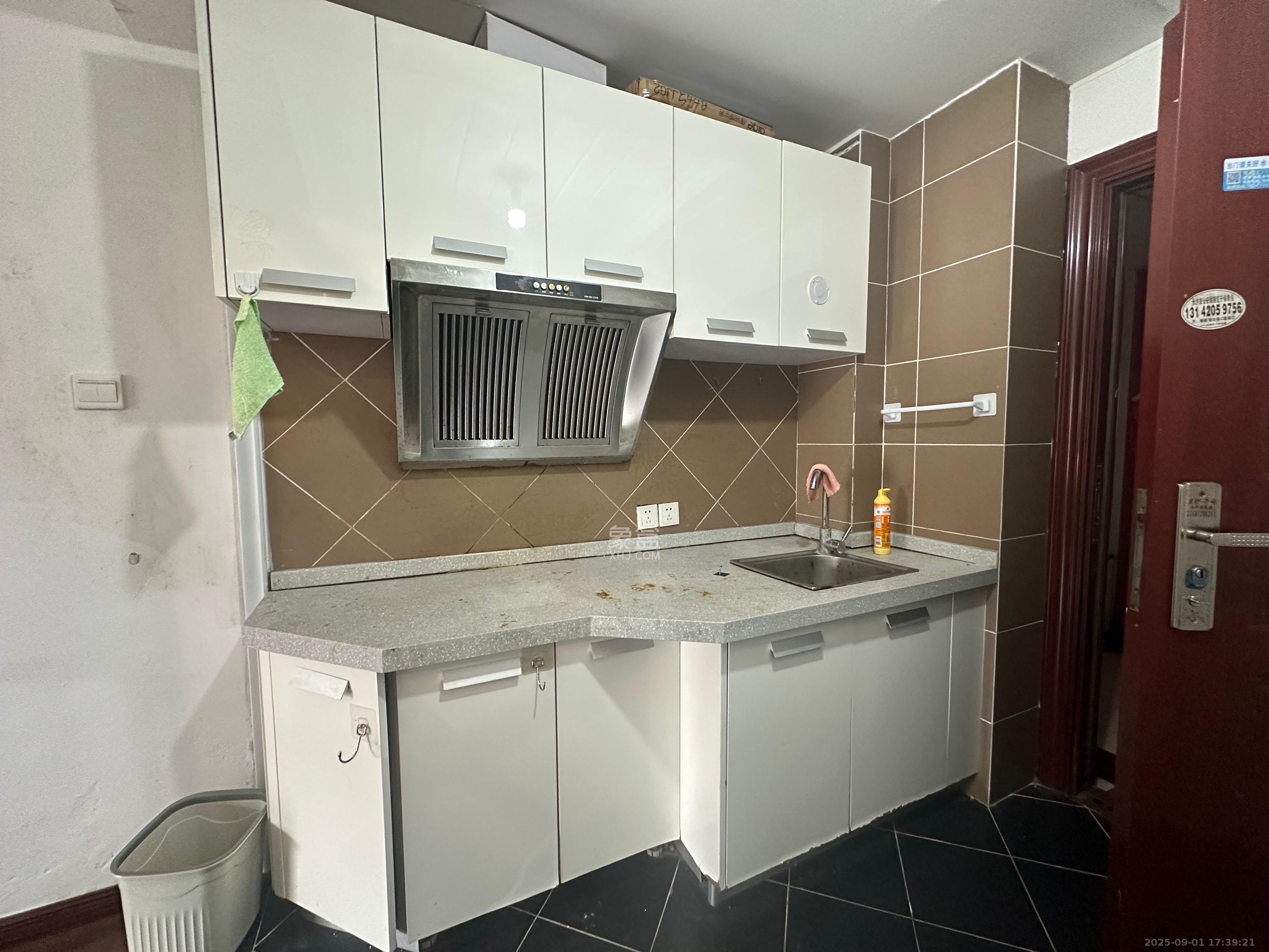 时代星城  1室1厅1卫    1000.0元/月室内图