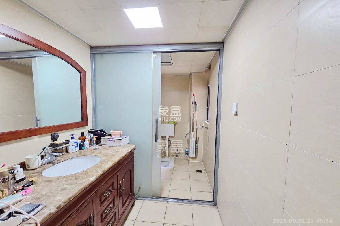 中隆国际御玺 4室2厅2卫 235.5万 中隆国际御玺 4室2厅2卫 235.5万卫生间