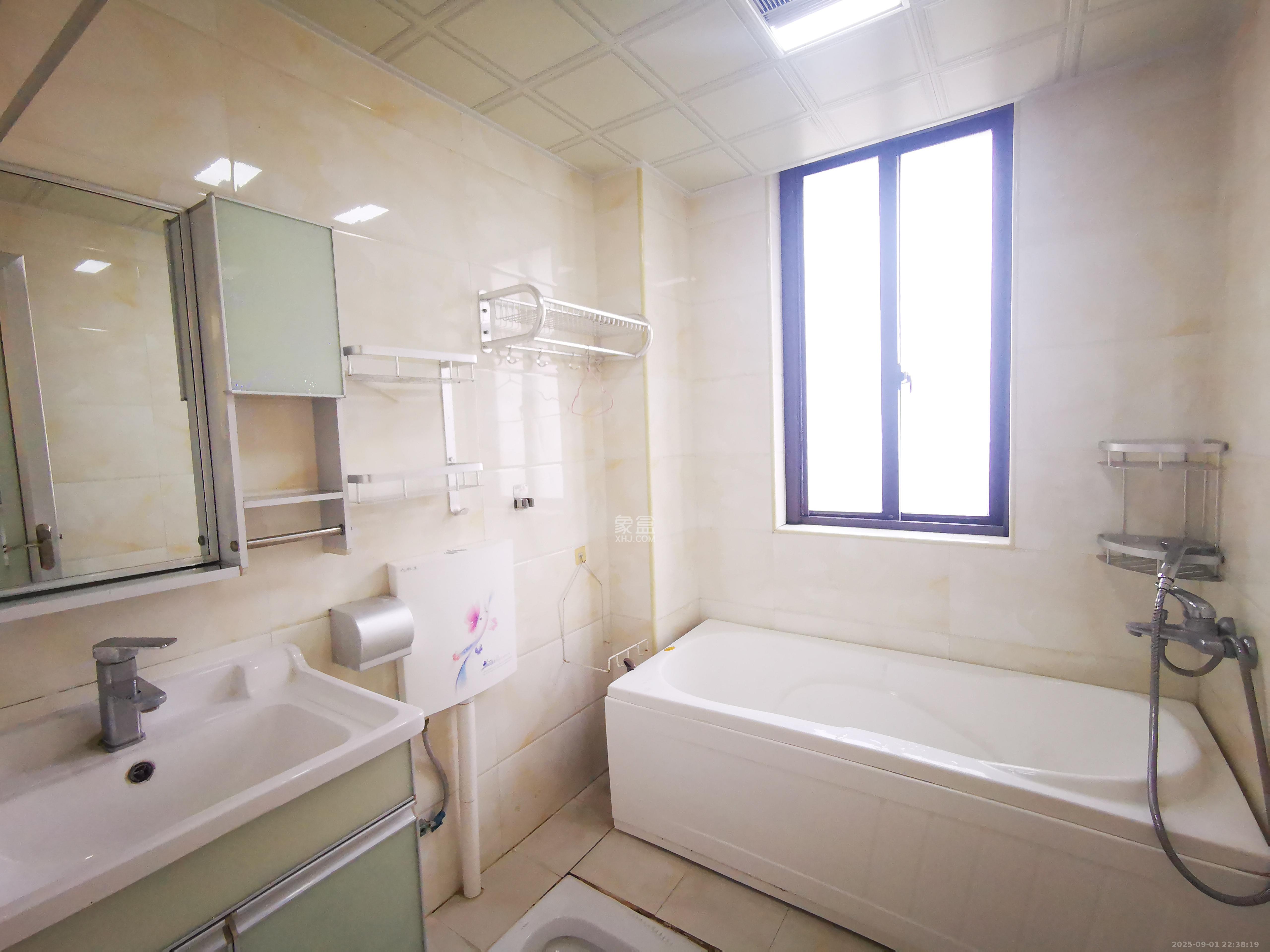 保利麓谷林语E区  3室2厅1卫   2500.00元/月室内图
