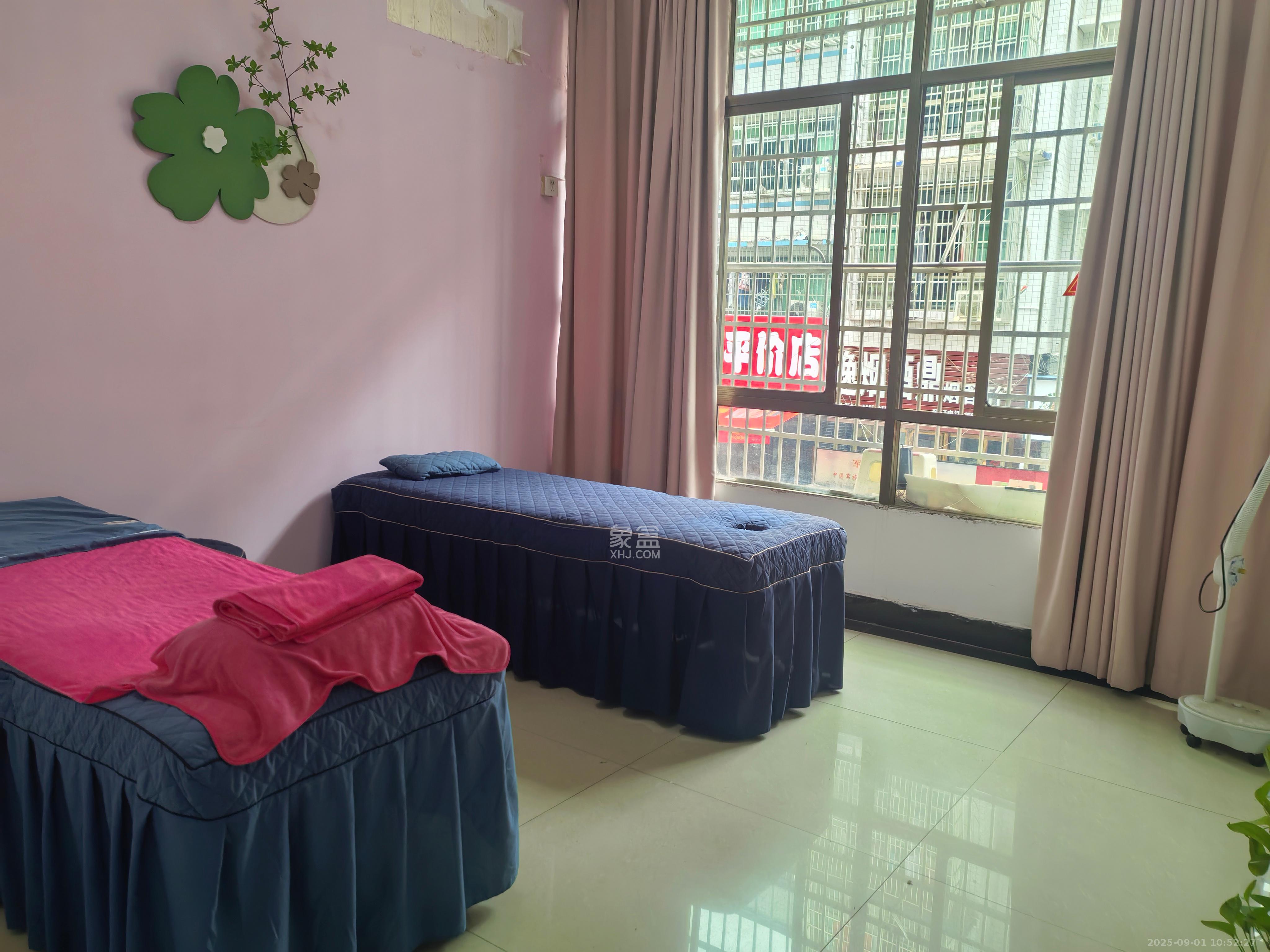 新月安置小区  5室2厅1卫    3300.0元/月 新月安置小区  5室2厅1卫    3300.0元/月